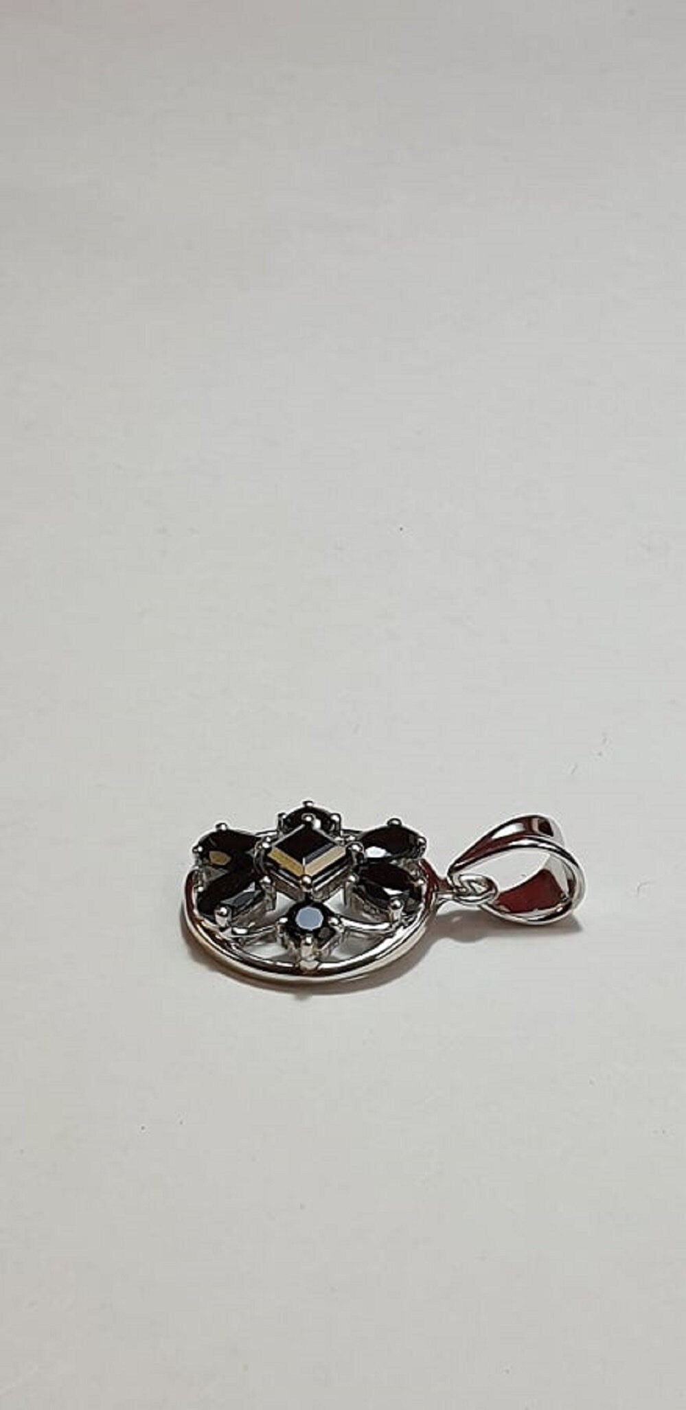 Design pur 3,9 Carat schwarzer Spinell Anhanger 925 Silber Collier  Kette Edel