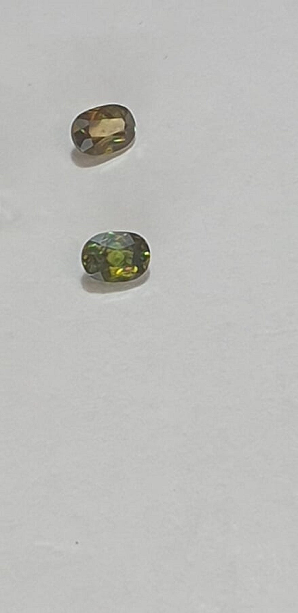 0,42 Carat sehr seltener grüner Sphen VS - SI Qualitat aus Sri Lanka Ovalschliff