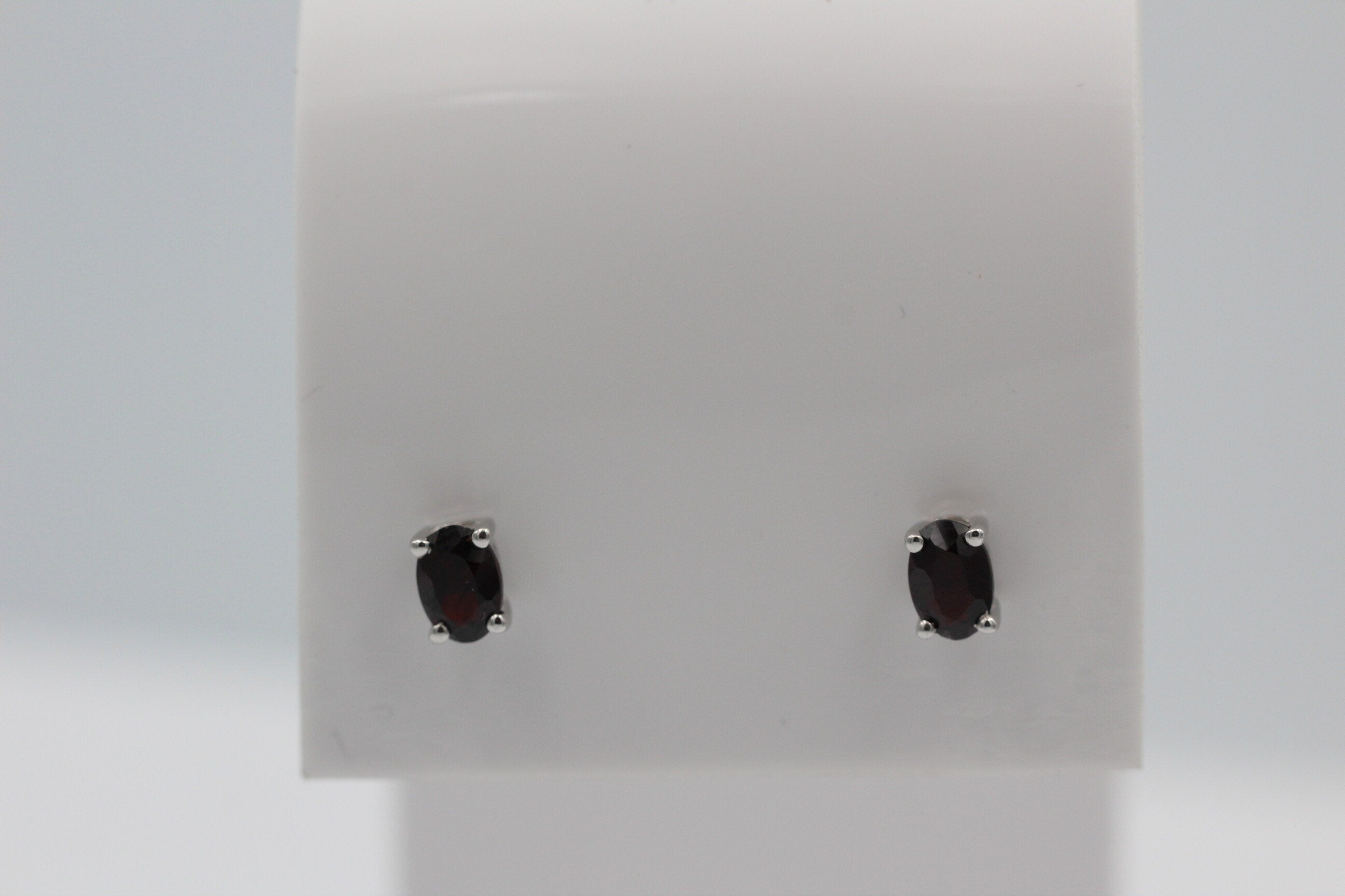 Edle 1,0 Carat Granat Ohrstecker 925 Silber Ohrring Ohrschmuck blutroter Stein