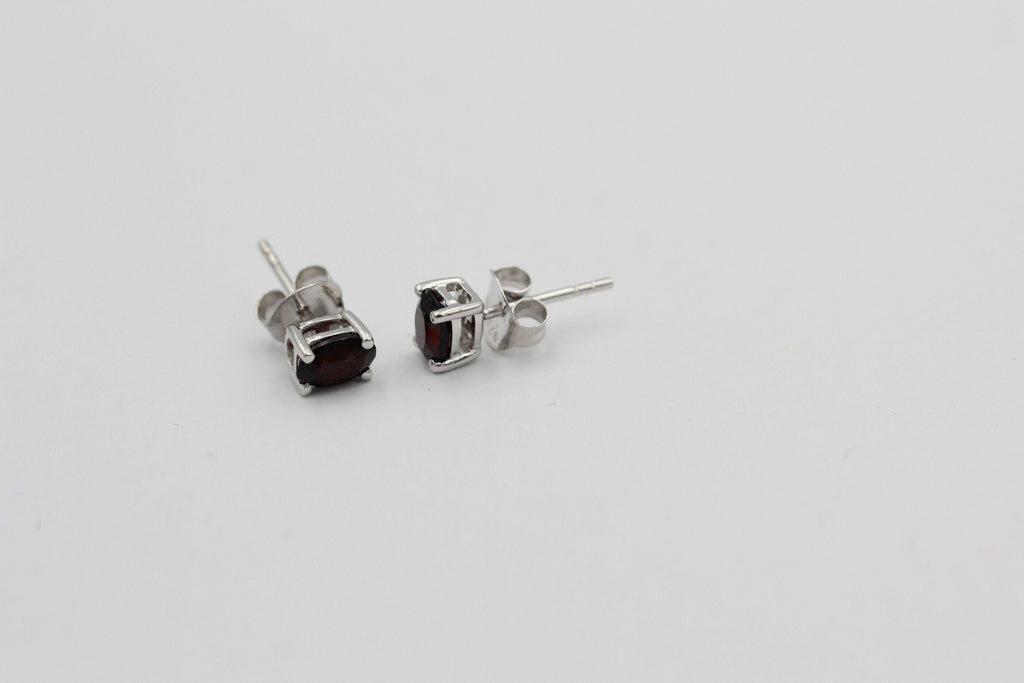 Edle 1,0 Carat Granat Ohrstecker 925 Silber Ohrring Ohrschmuck blutroter Stein