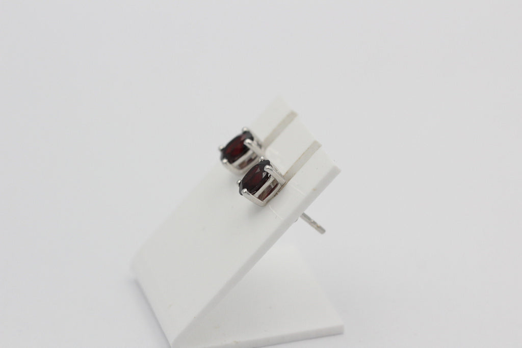 Edle 1,0 Carat Granat Ohrstecker 925 Silber Ohrring Ohrschmuck blutroter Stein