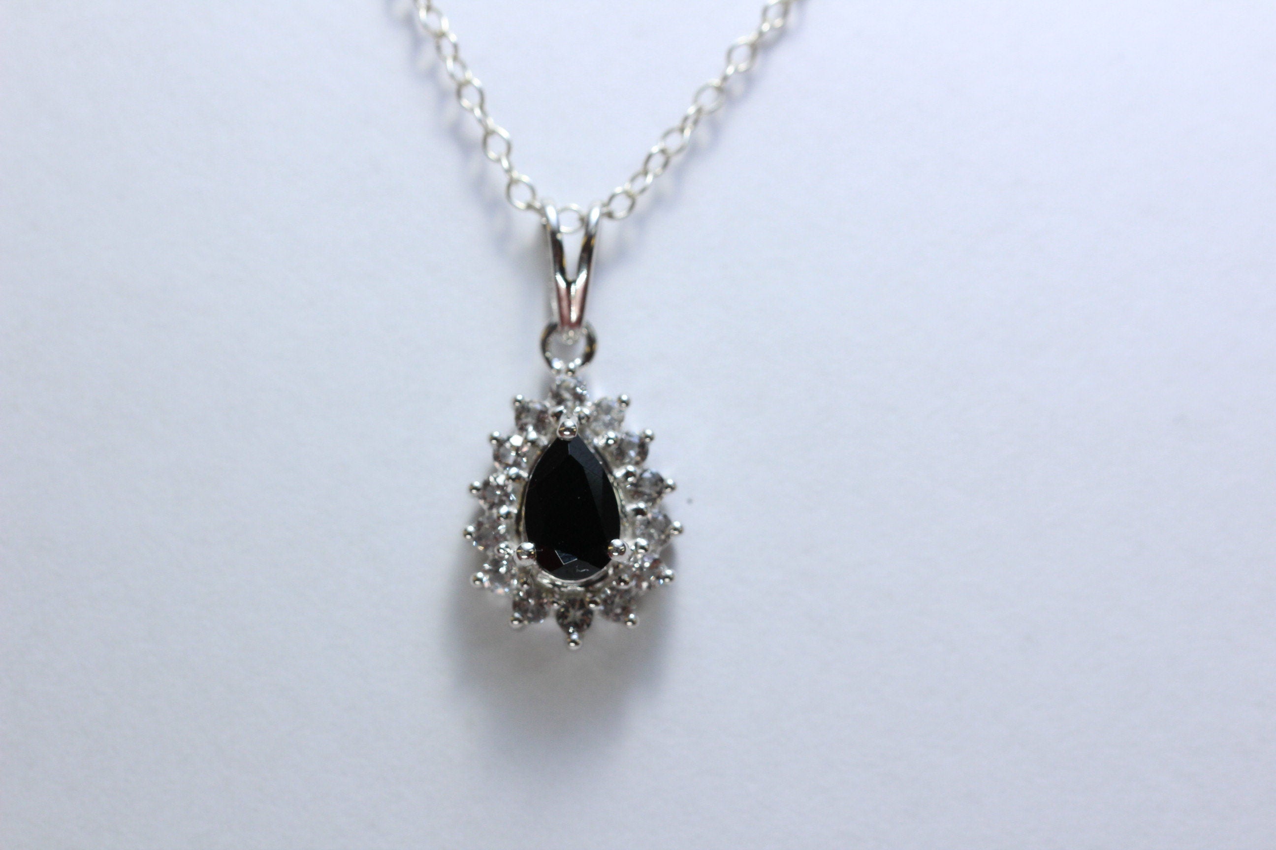 Edler 1,36 Carat schwarzer Spinell weisstopas Anhanger 925 Silber Collier Kette