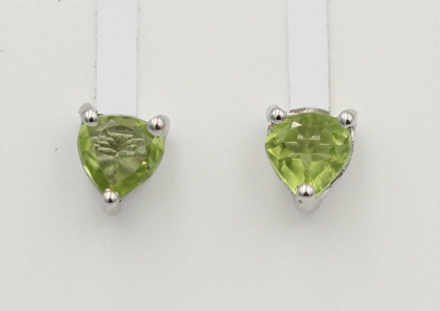 1,8  Carat Peridot Herz Ohrstecker 925 Silber Herzohrstecker maigraner Edelstein