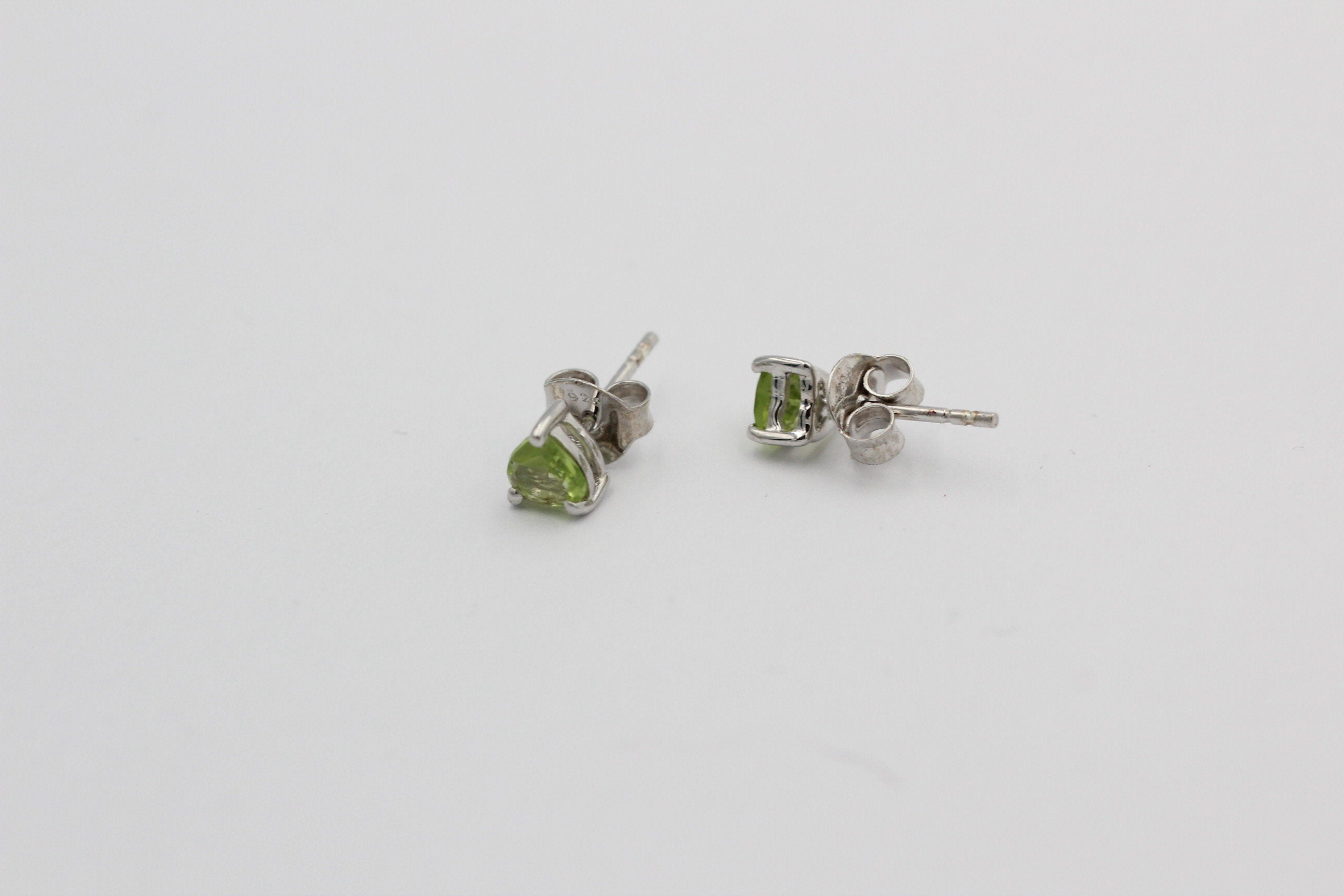 1,8  Carat Peridot Herz Ohrstecker 925 Silber Herzohrstecker maigraner Edelstein