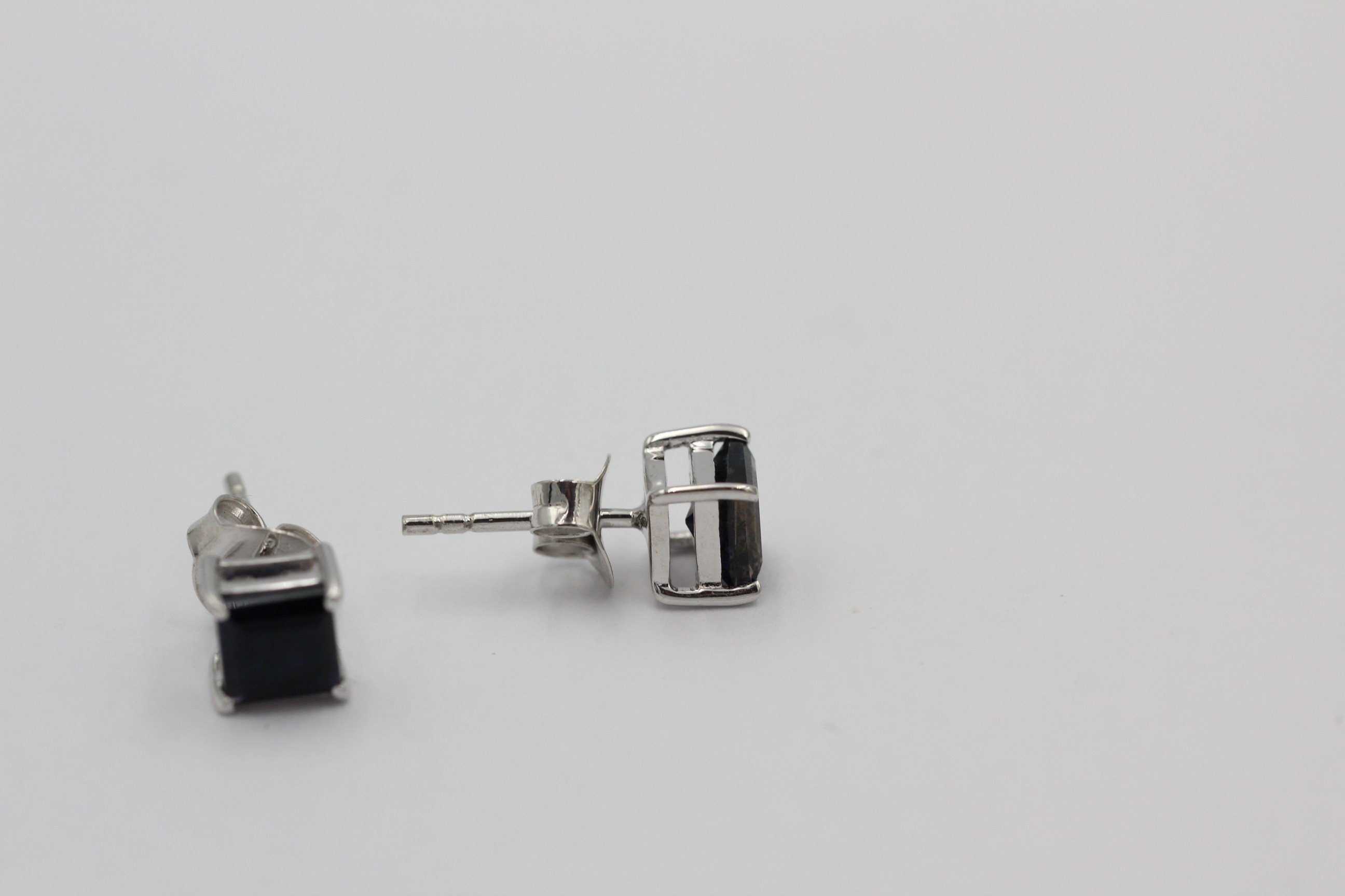 2,0 Carat Iolith  Ohrstecker 925 Silber Wassersaphir  Edelsteinschmuck Top