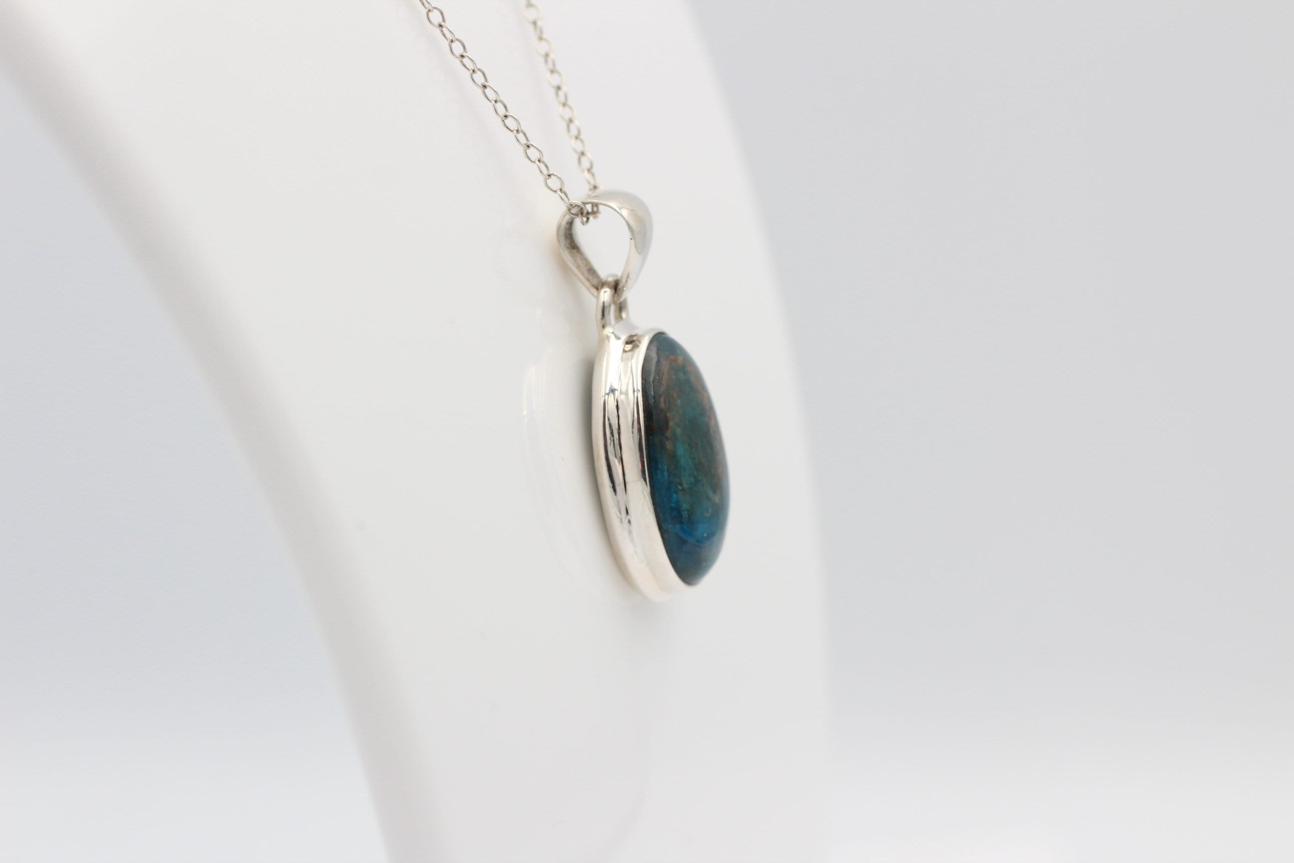 31 Carat neon blauer Apatit Anhänger 925 Silber Cabochon Collier Kette Apatit