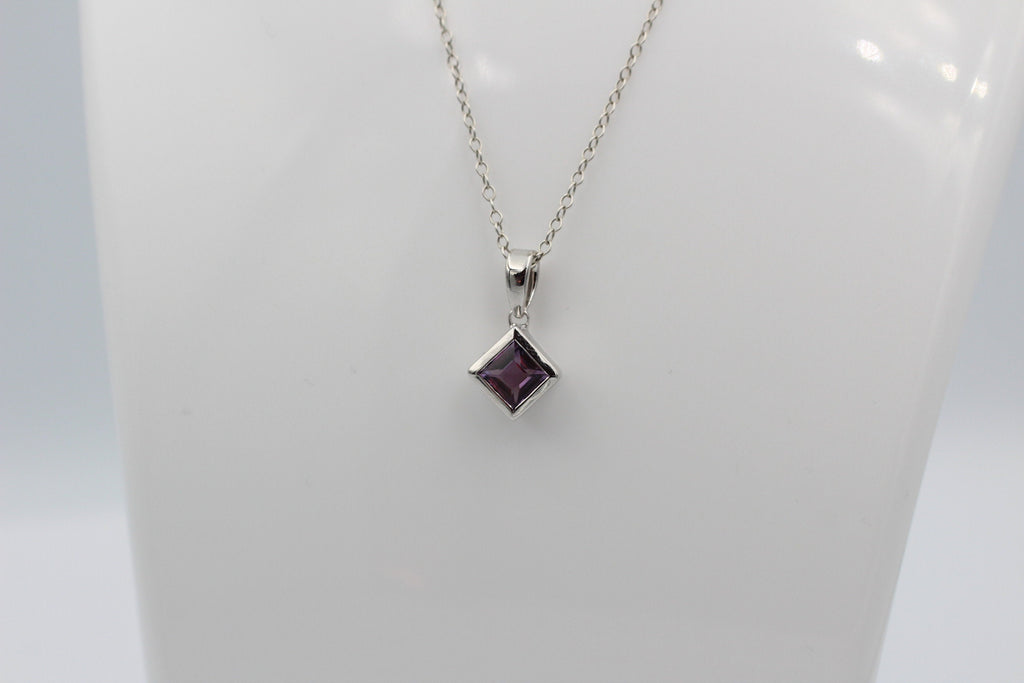 0,95 Carat Amethyst Ahänger 925 Silber Square violetter Edelstein Collier Kette