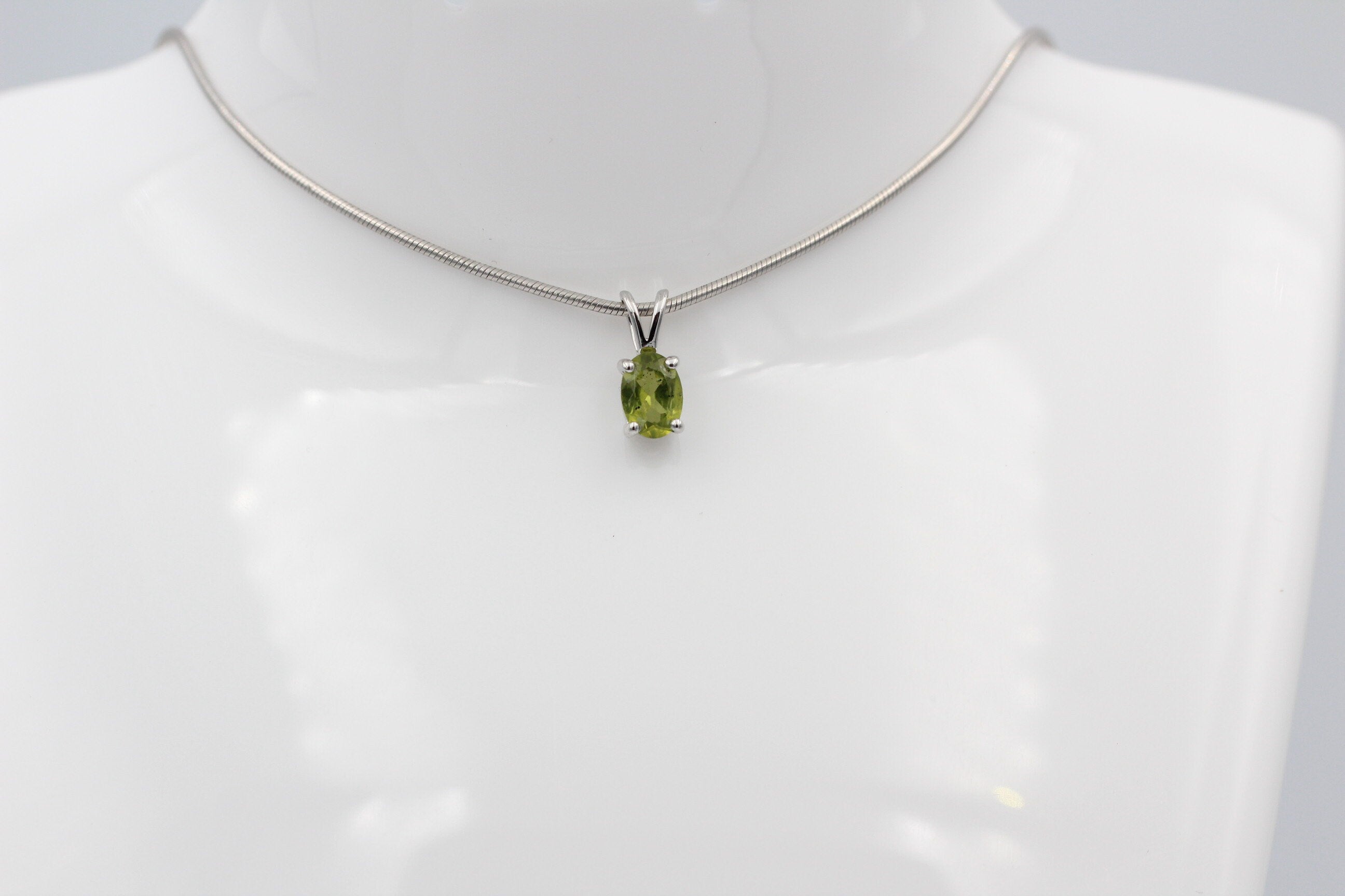 Edler 0,70 Carat Peridot Anhanger 925 Silber Collier Kette Olivin Schmuck