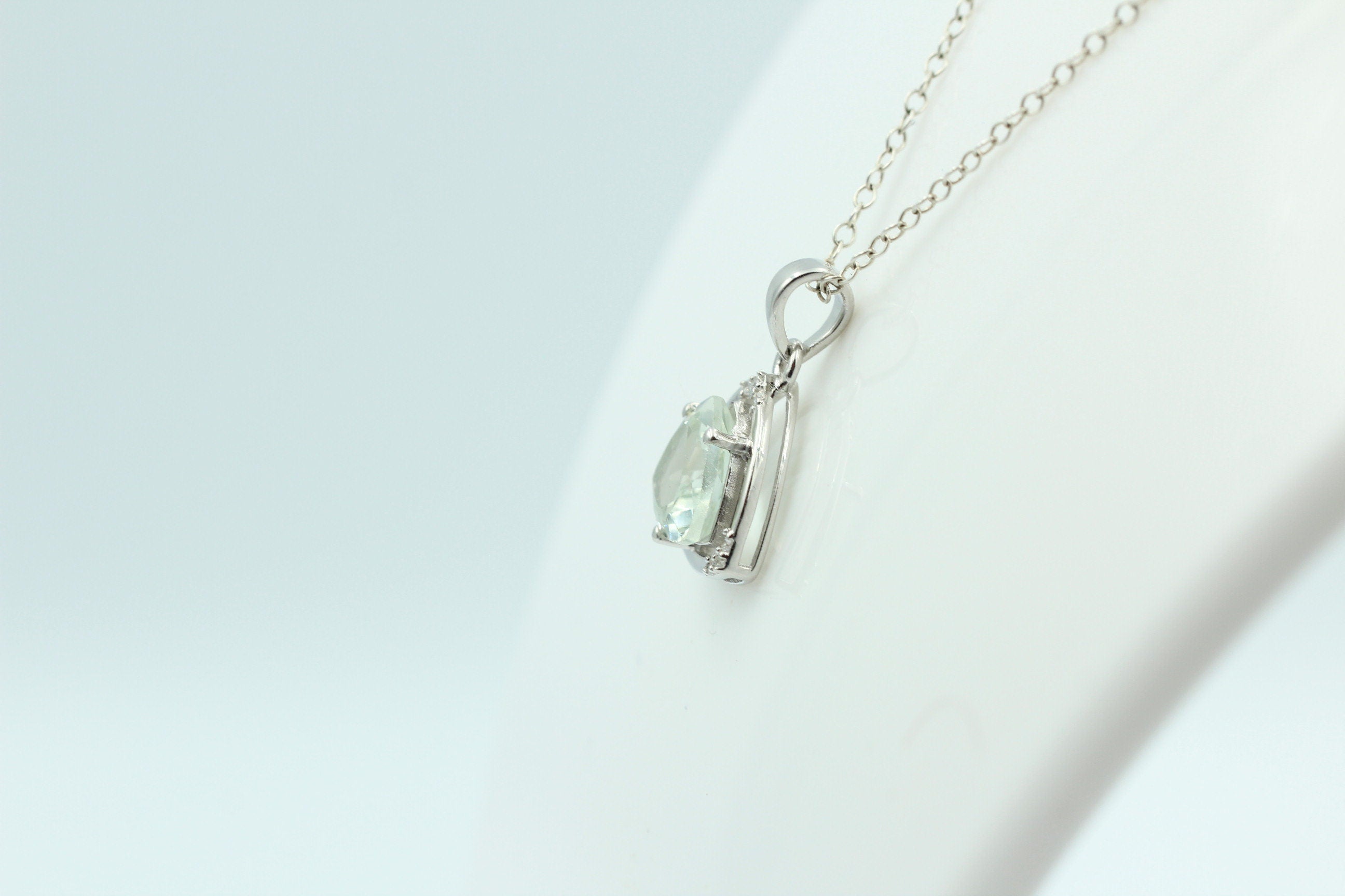 2,36 Carat Prasiolith Anhänger grüner Amethyst mit Zirkonia 925 Silber Kette
