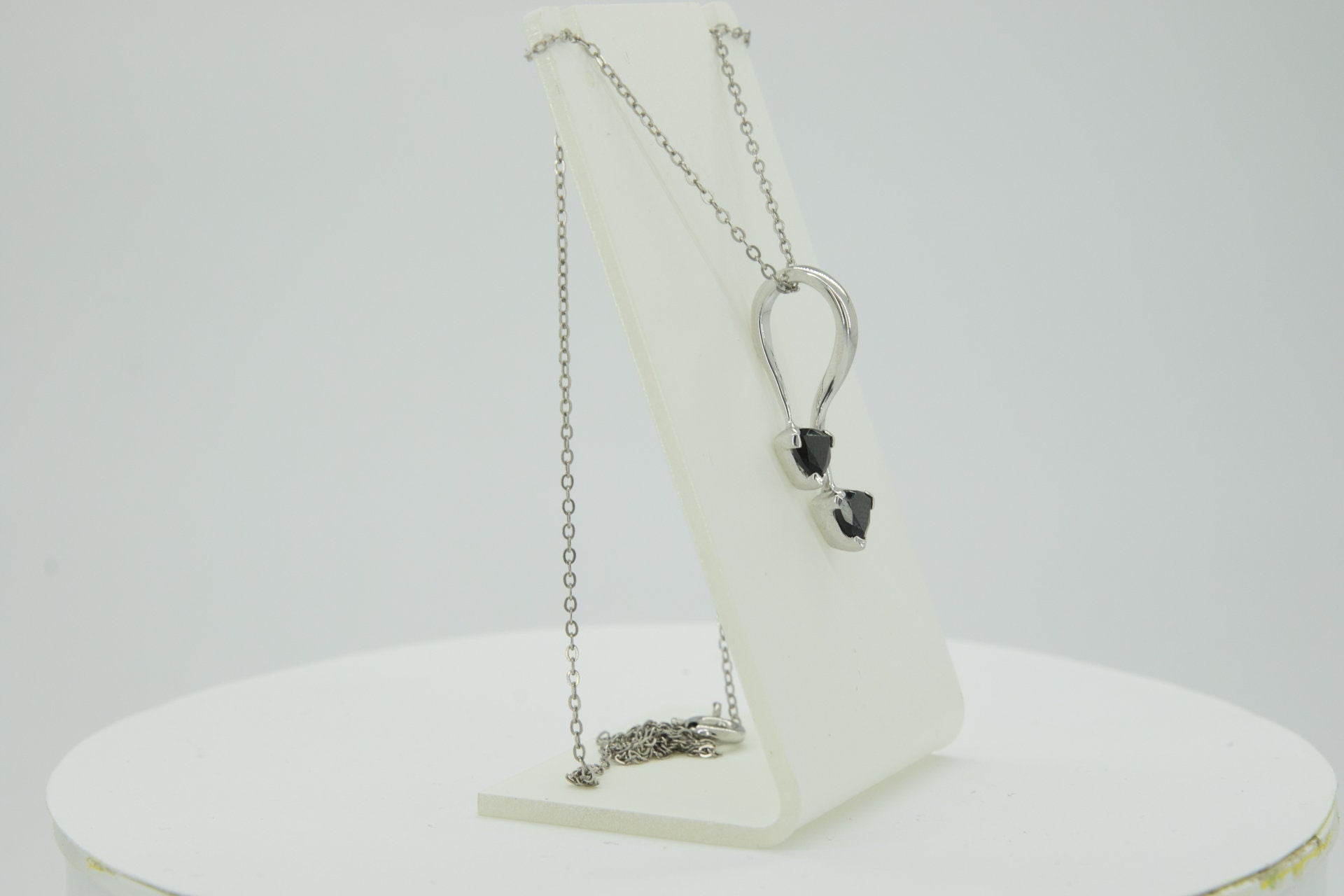 0,85 Carat schwarzer Spinell Anhanger Trillion 925 Silber Collier KetteEdelste