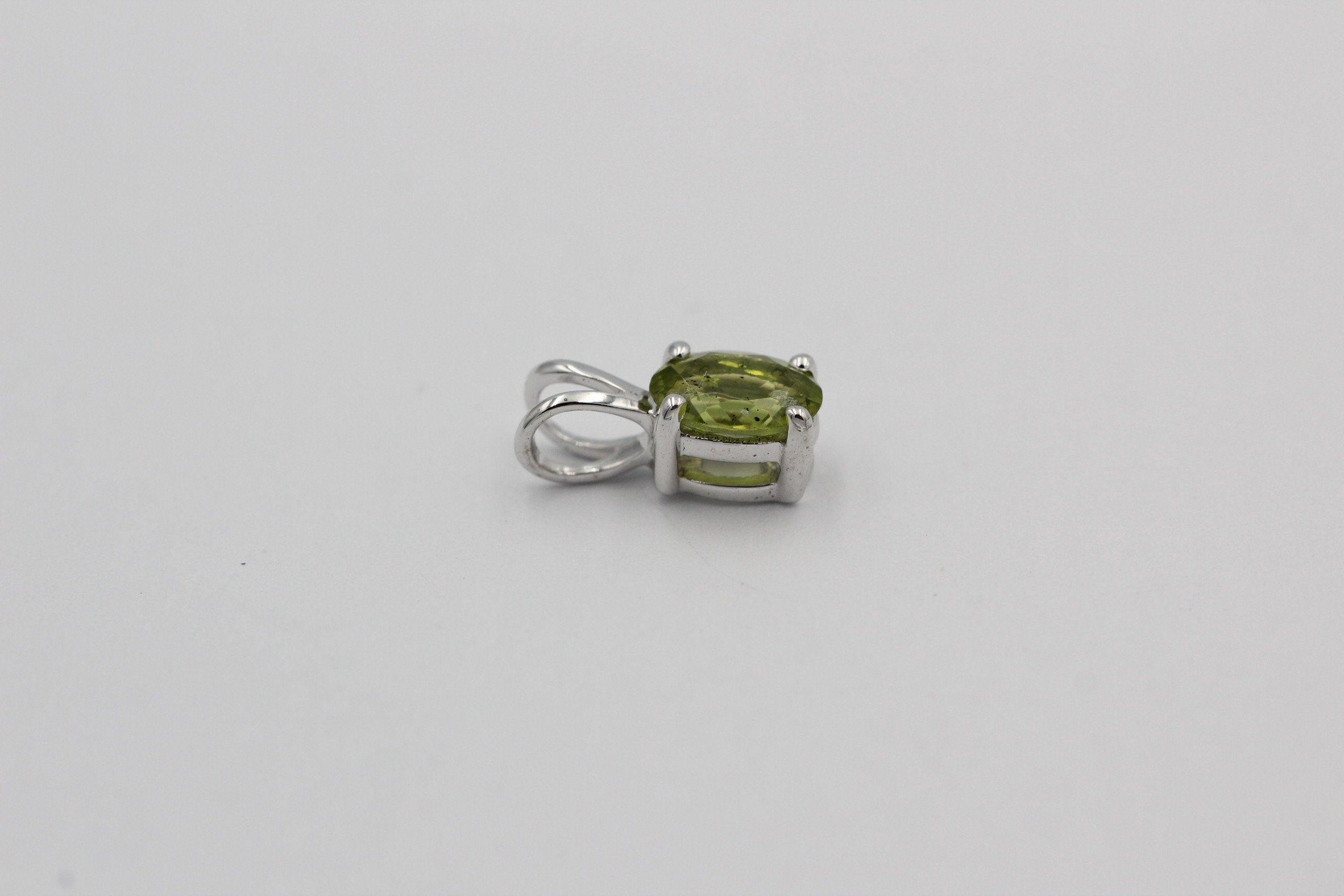 Edler 0,70 Carat Peridot Anhanger 925 Silber Collier Kette Olivin Schmuck