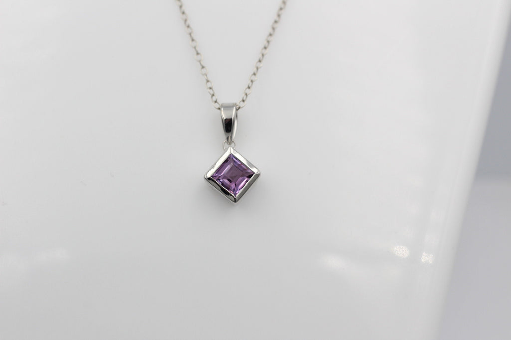 0,95 Carat Amethyst Ahänger 925 Silber Square violetter Edelstein Collier Kette