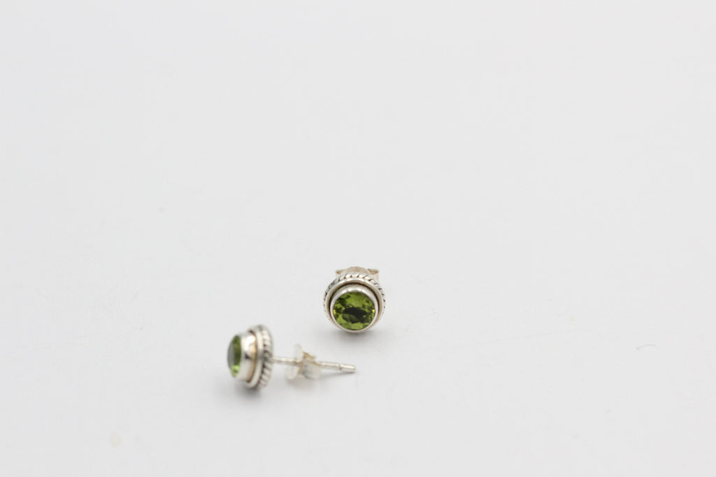 Edler 1,5  Carat Peridot Ohrstecker 925 Silber Olivin Ohrschmuck Edelstein
