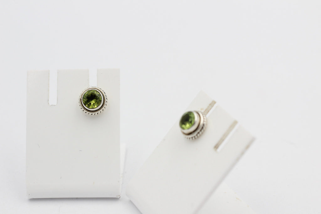 Edler 1,5  Carat Peridot Ohrstecker 925 Silber Olivin Ohrschmuck Edelstein