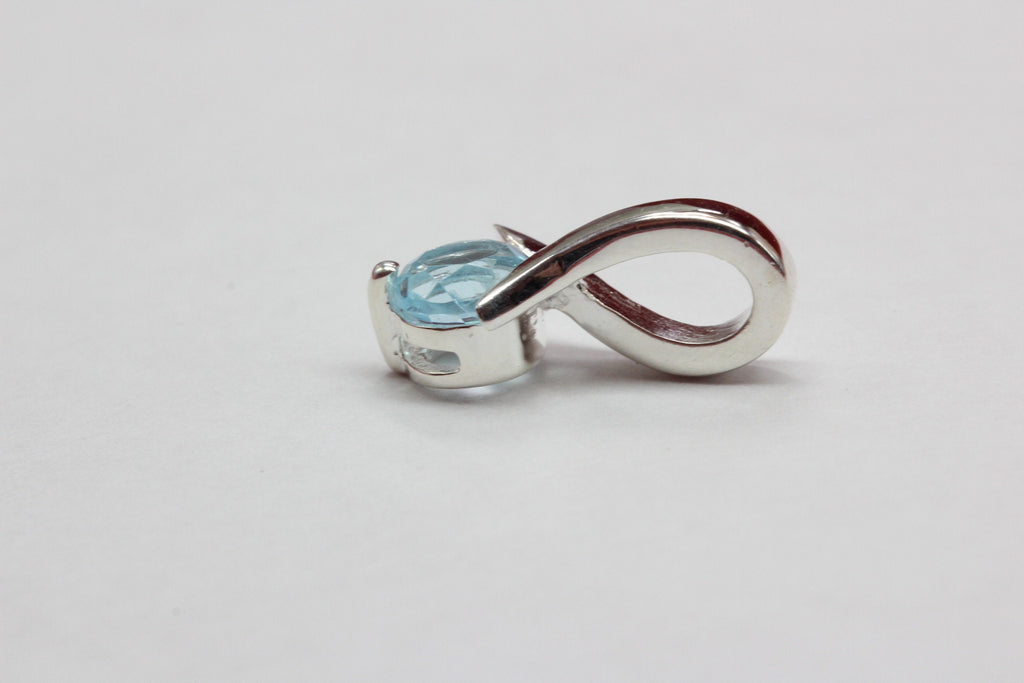 Edle 0,82 Carat Blautopas Anhanger 925 Silber Collier Kette sky blue Topas