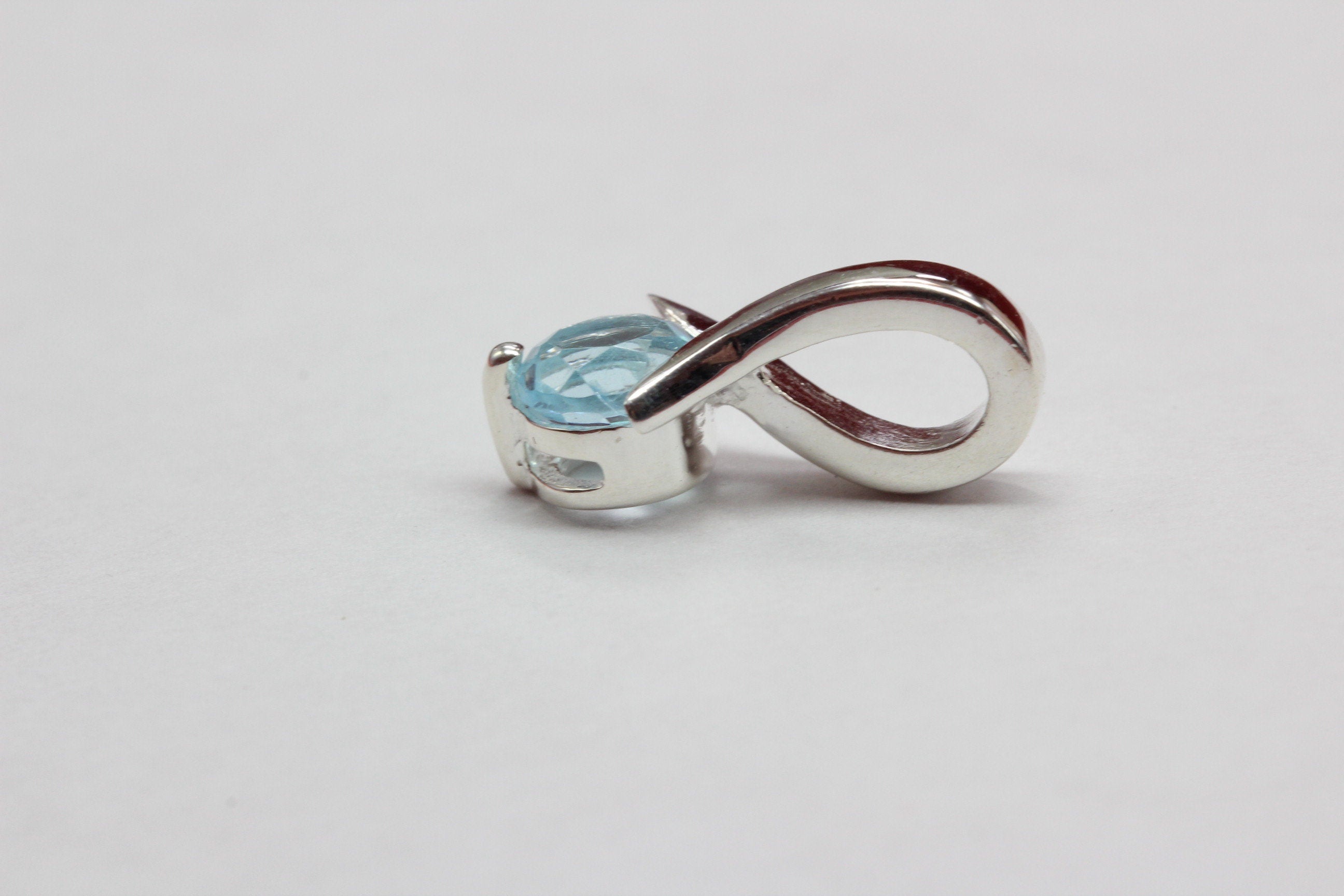 Edle 0,82 Carat Blautopas Anhanger 925 Silber Collier Kette sky blue Topas