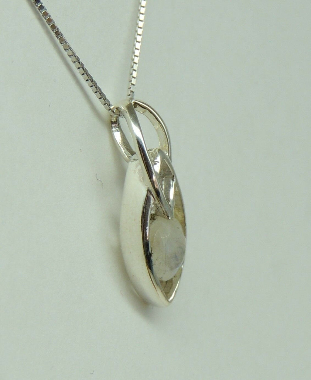 Edler 0,5 Carat Mondlichttopas Anhanger 925 Silber Collier Kette Topas
