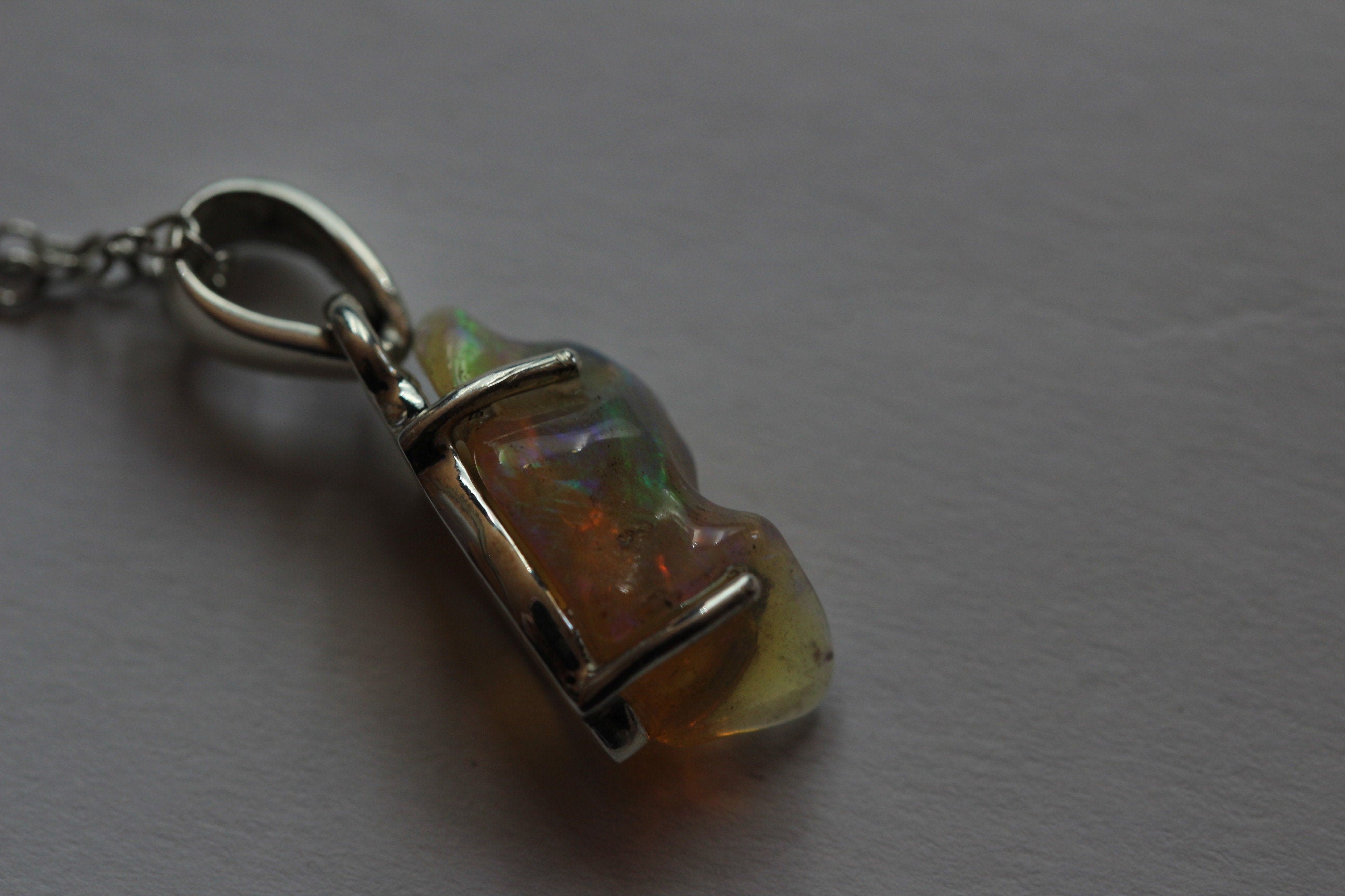 7,1 Carat Äthiopischer Opal Rohstein 925 Silber Anhänger Collier Kette Welo Opal