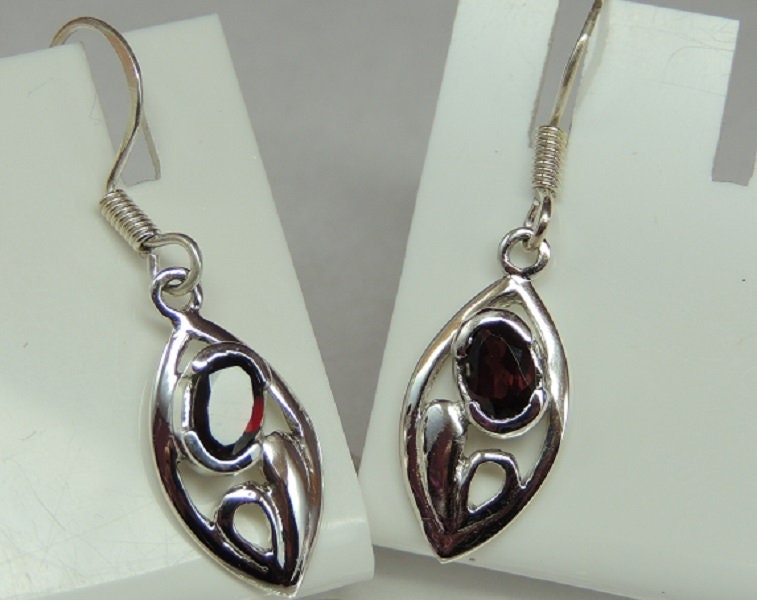 Edle 1,18 Carat romantische Granat Ohrhanger 925 Silber blutroter Edelstein Ohrschmuck