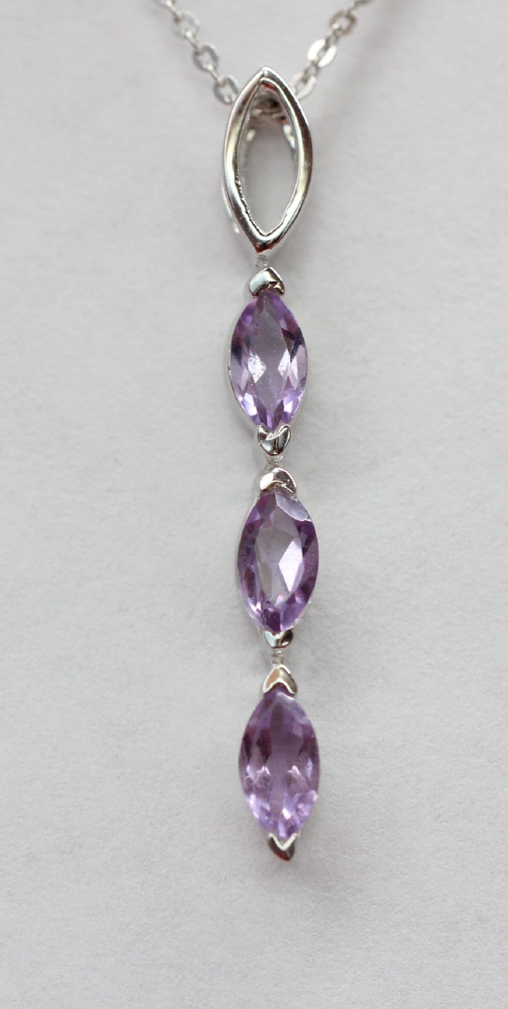 Edler 0,78 Carat Amethyst Anhanger 925 Silber Collier Kette Edelsteinanhanger