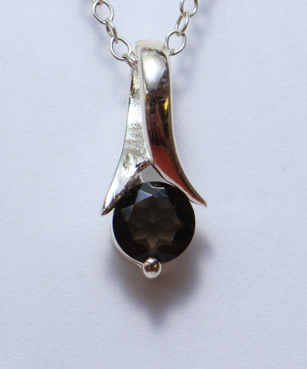 Edler 0,76 Carat Rauchquarzt Anhanger in Tulpenform Design 925 Silber Collier