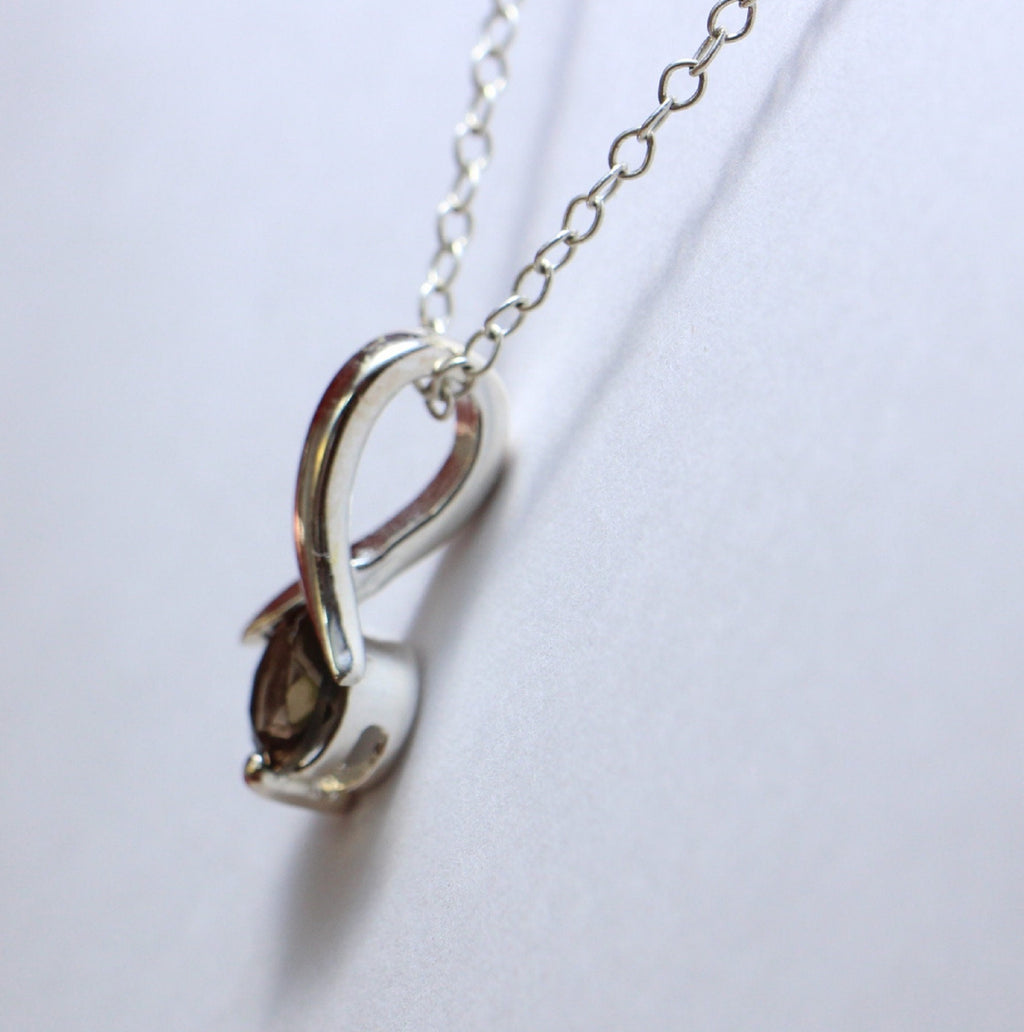 Edler 0,76 Carat Rauchquarzt Anhanger in Tulpenform Design 925 Silber Collier