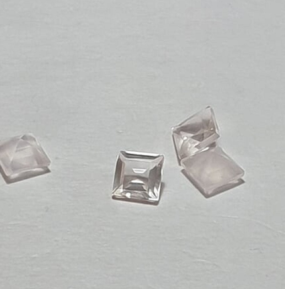 0,60 Carat Rosenquarz Edelstein in Squareschliff 5 x 5 mm in AAA Qualitat