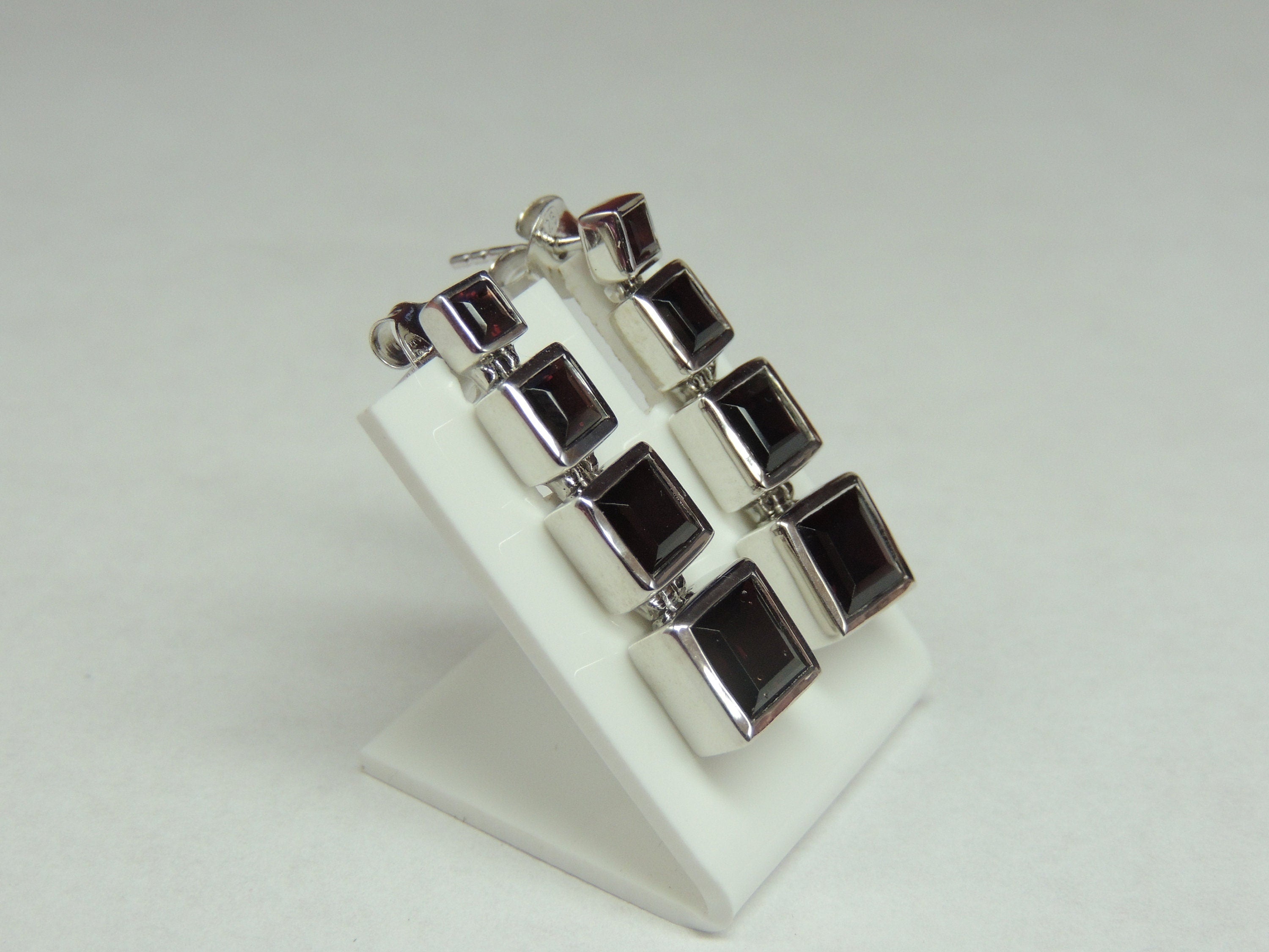 Edler 5,40 Carat Granat Ohrstecker 925 Silber Ohrring blutroter Edelstein