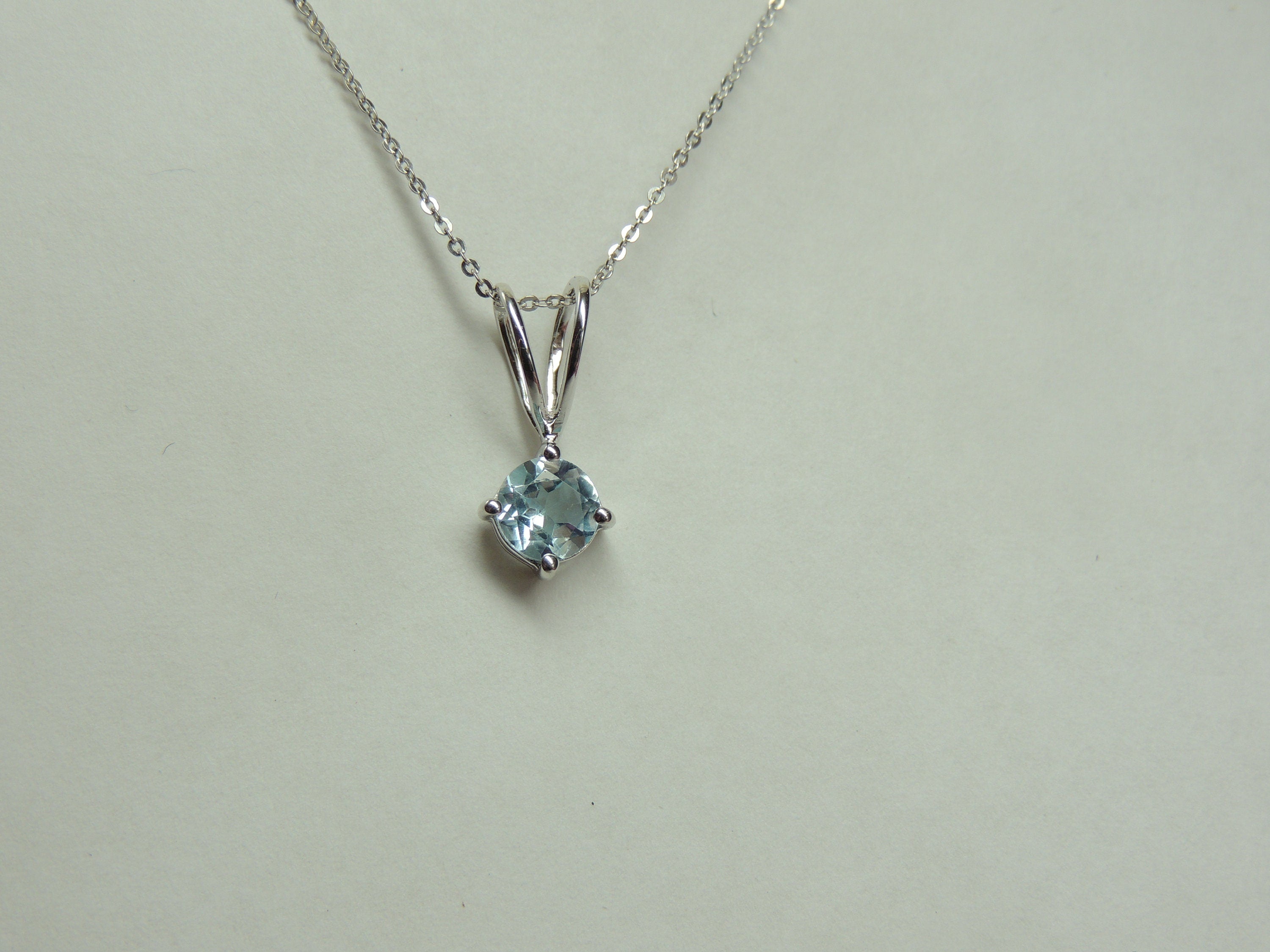 Edler 0,95 Carat Blautopas Anhanger 925 Silber Collier Kette himmelblauer Topas