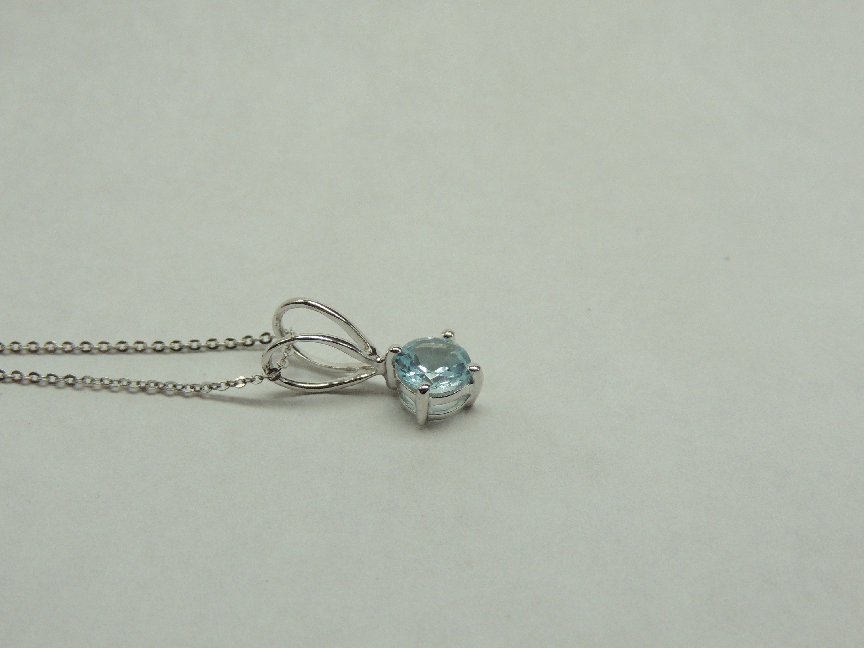 Edler 0,95 Carat Blautopas Anhanger 925 Silber Collier Kette himmelblauer Topas