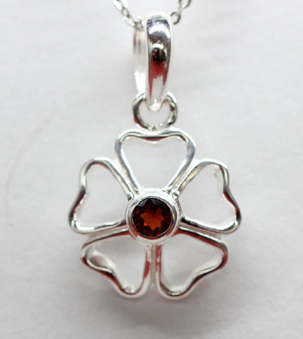 Edler 1,1 Carat Granat Anhanger Kleeblatt 925 Silber Collier Kette Glackssymbol