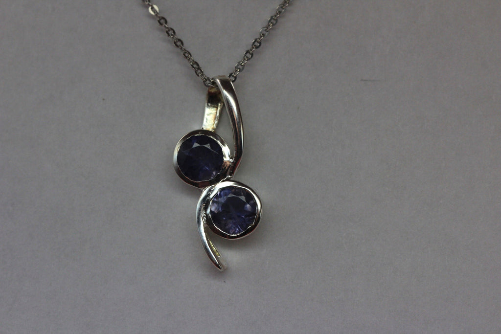 Edler 1,4 Carat Iolith Anhänger Collier Kette 925 Silber Wassersaphir Luchssaphir
