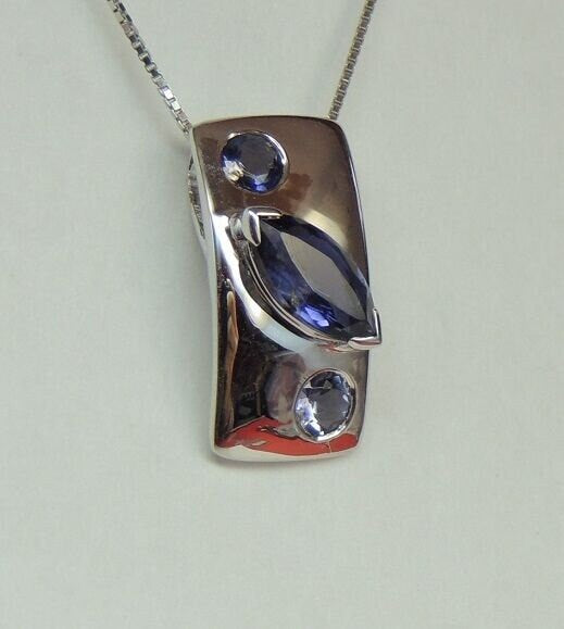 1,3 Carat Iolith Designer Anhanger 925 Silber Collier Kette Wassersaphir Luchssa