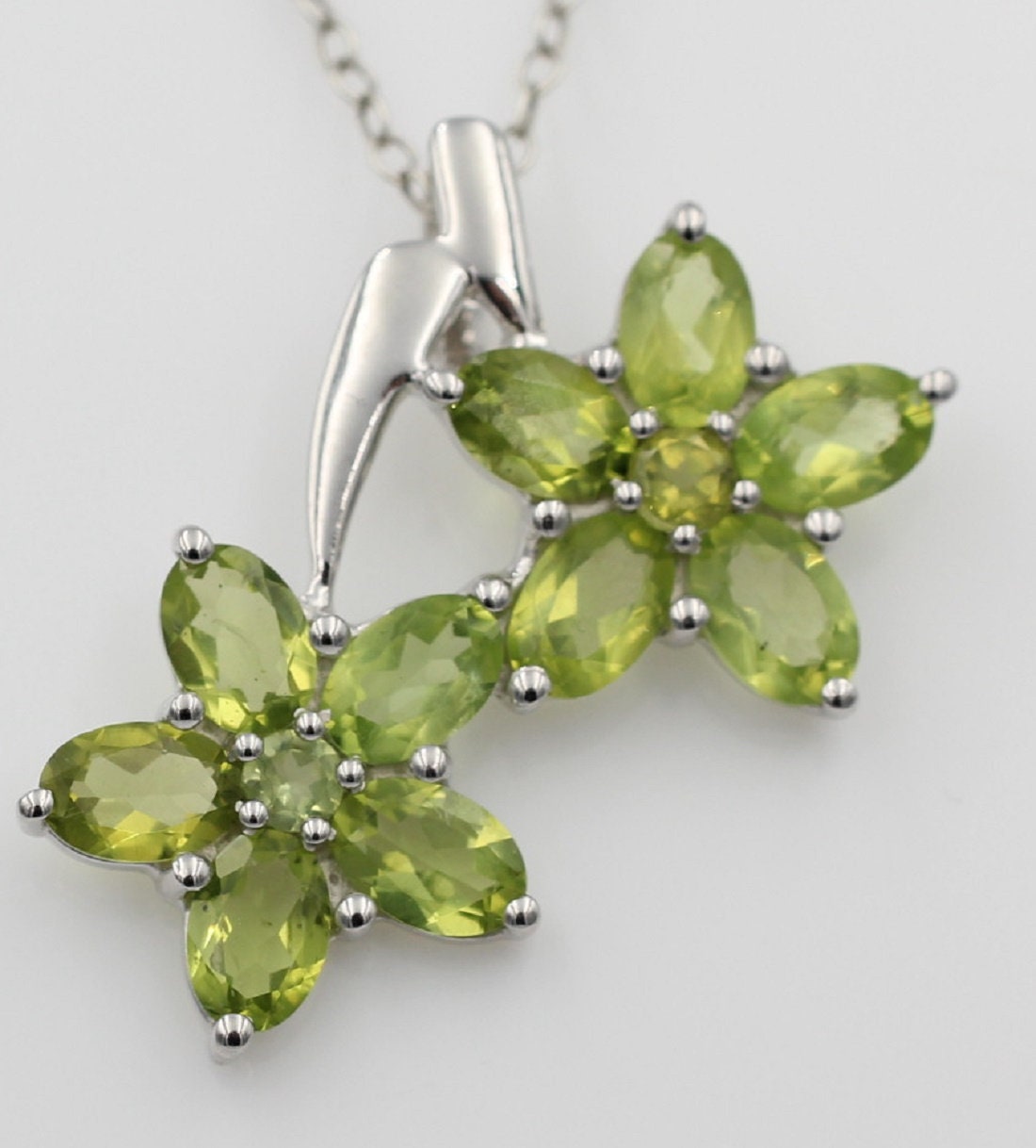 Edler 4,25 Carat Peridot Blüten Anhänger 925 Silber Collier Kette Olivin Top