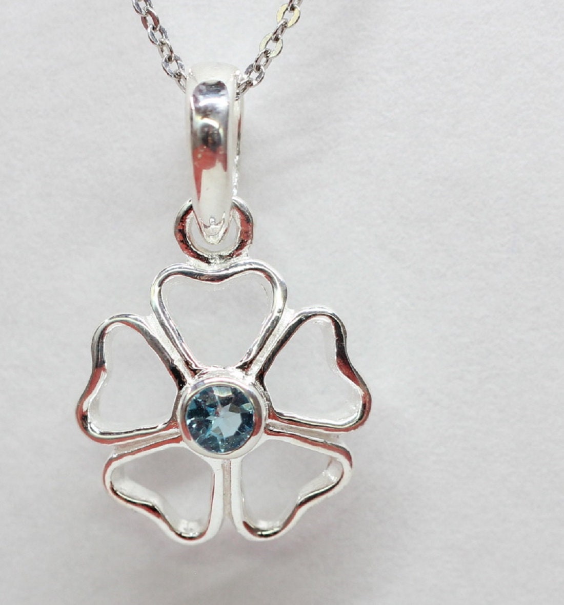 Echter Blautopas Anhänger Silber 925, Kleeblatt Schmuck Blau, Zierliche Edelstein Kette, Glückssymbol Halskette, Kleiner Topas Anhänger Edel