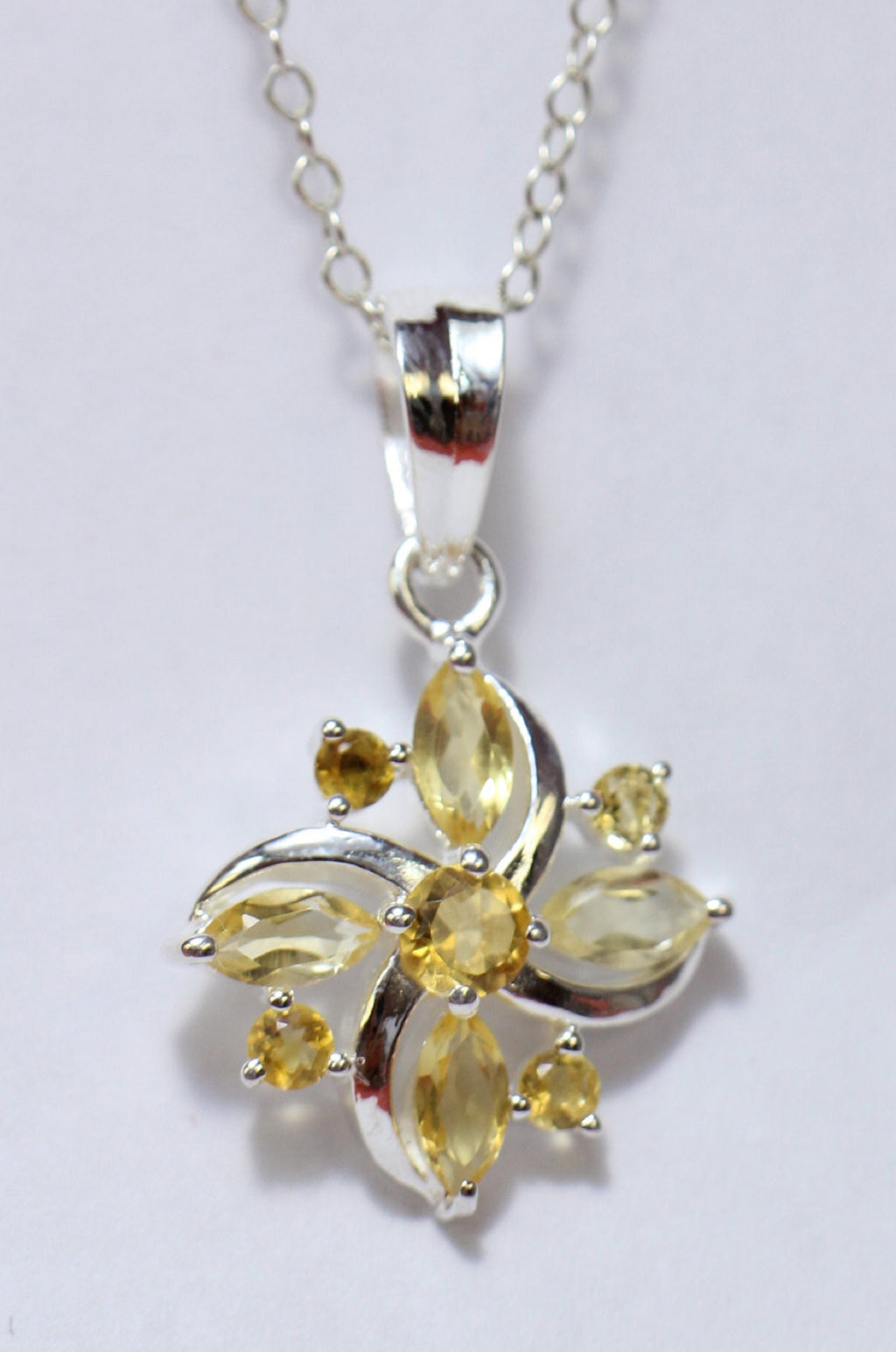 Echter Citrin Anhänger 925 Silber  0,8 Karat Gelber Edelstein Schmuck  Goldener Edelstein Anhänger Handgefertigt  Geschenk für Sie