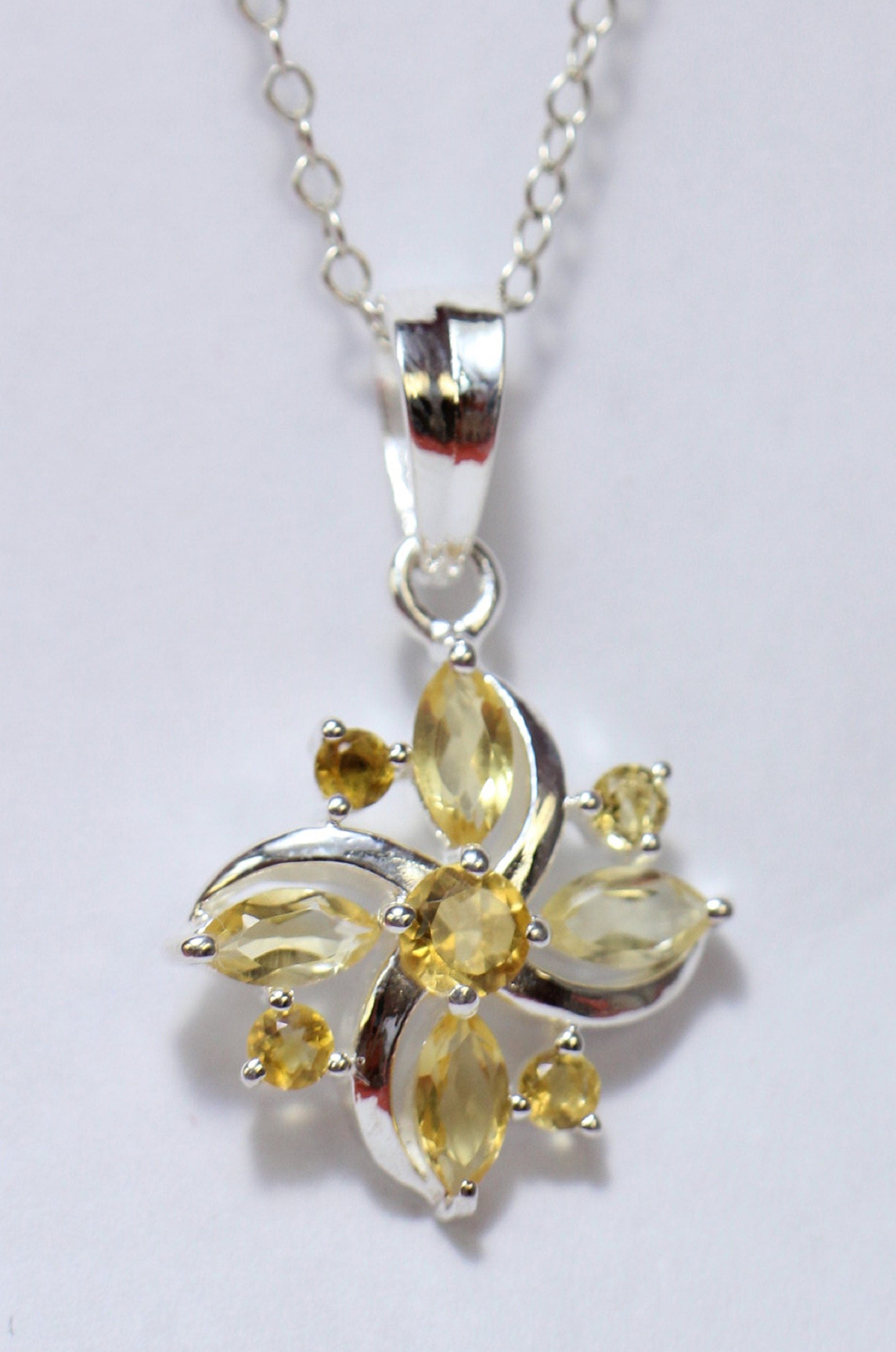 Echter Citrin Anhänger 925 Silber  0,8 Karat Gelber Edelstein Schmuck  Goldener Edelstein Anhänger Handgefertigt  Geschenk für Sie
