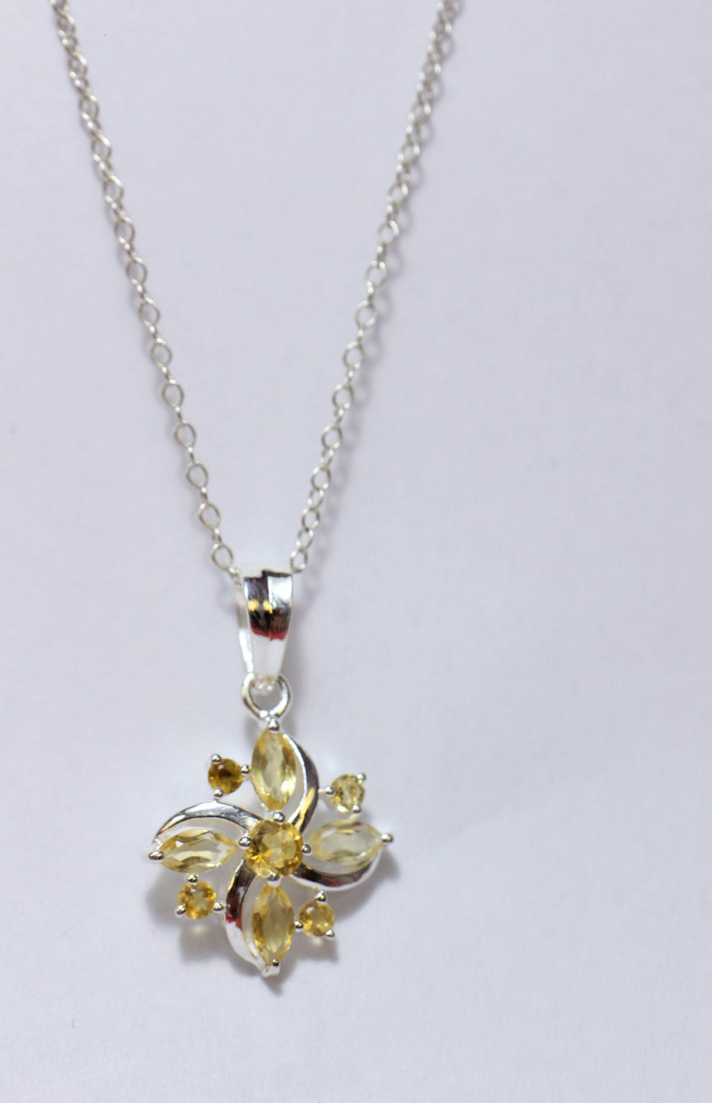 Echter Citrin Anhänger 925 Silber  0,8 Karat Gelber Edelstein Schmuck  Goldener Edelstein Anhänger Handgefertigt  Geschenk für Sie