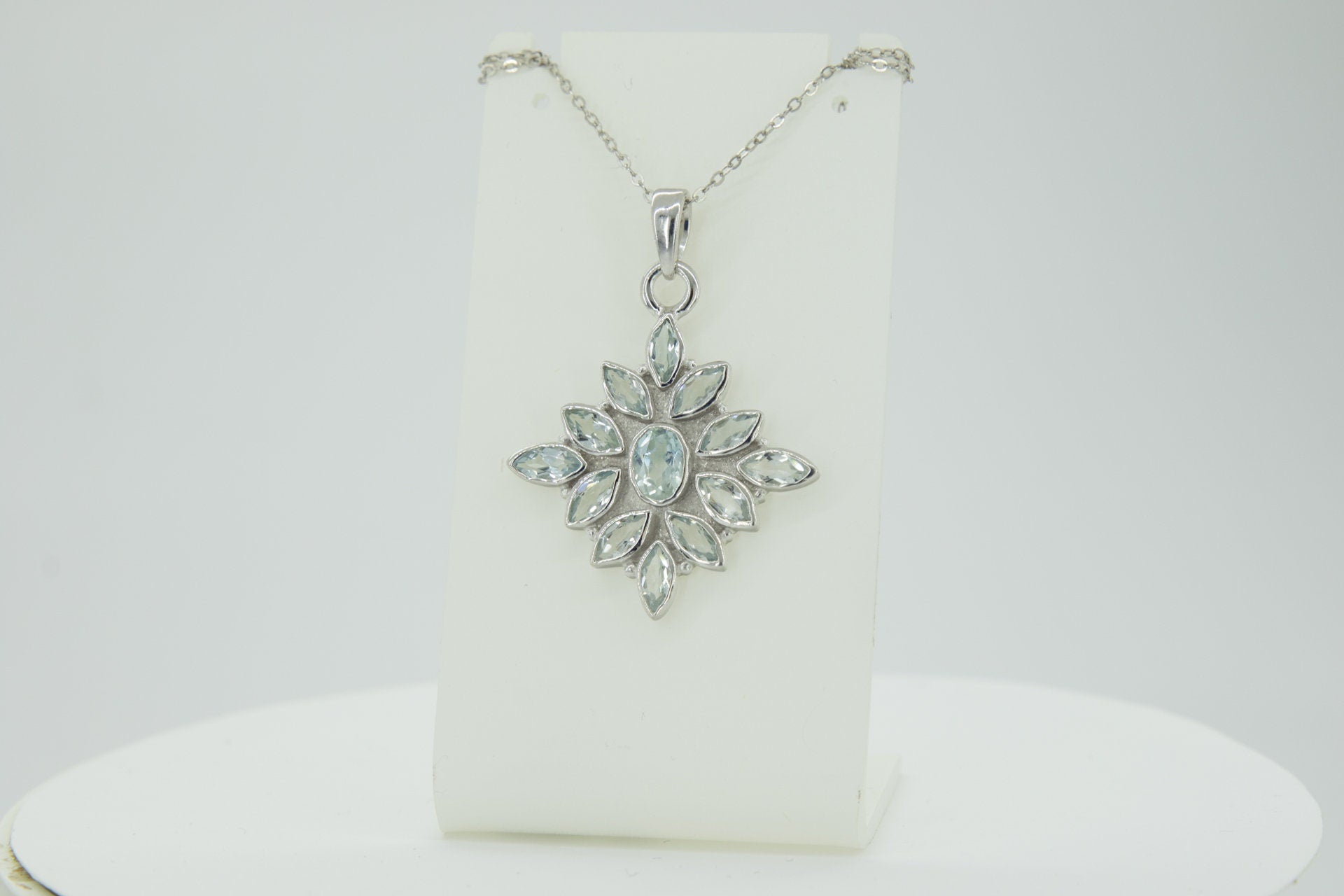 3,7 Carat Blautopas Anhanger 925 Silber Collier Kette sky blue Topas  Topf Edel