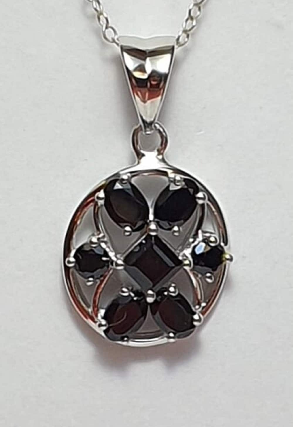 Design pur 3,9 Carat schwarzer Spinell Anhanger 925 Silber Collier  Kette Edel