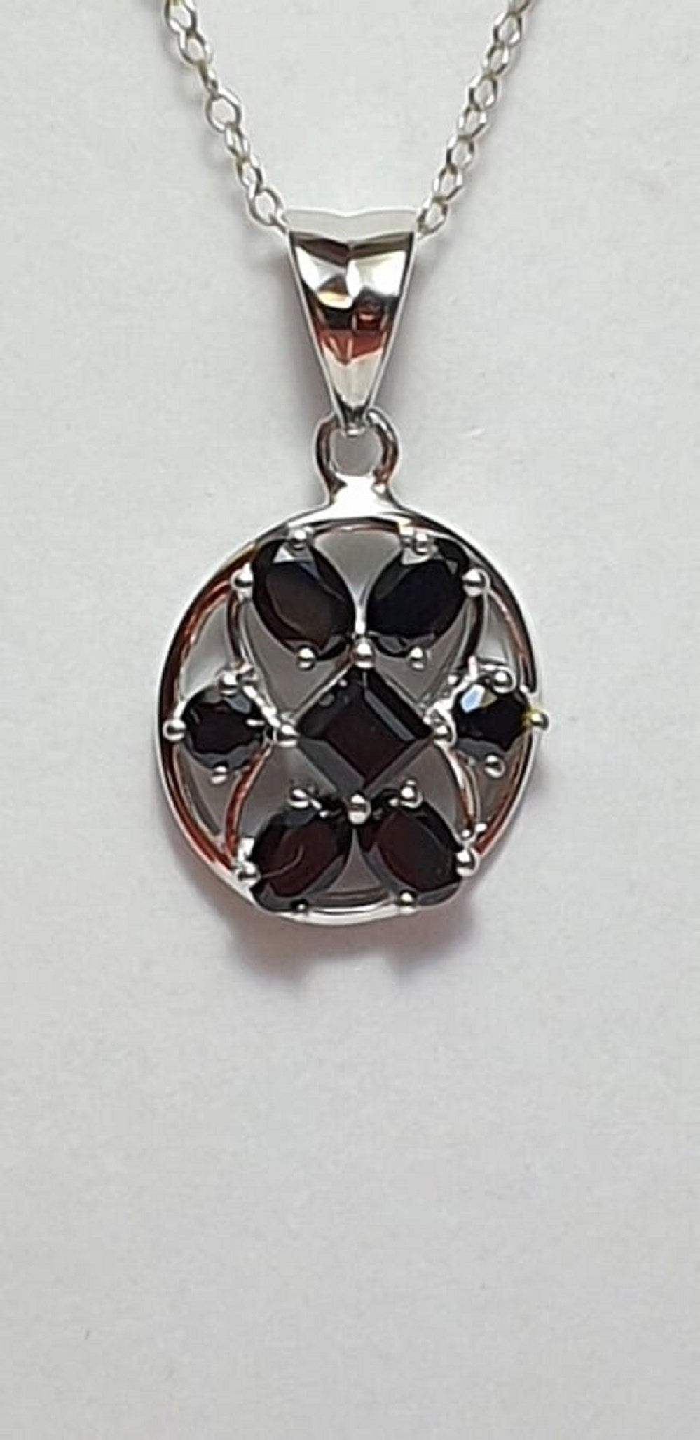 Design pur 3,9 Carat schwarzer Spinell Anhanger 925 Silber Collier  Kette Edel