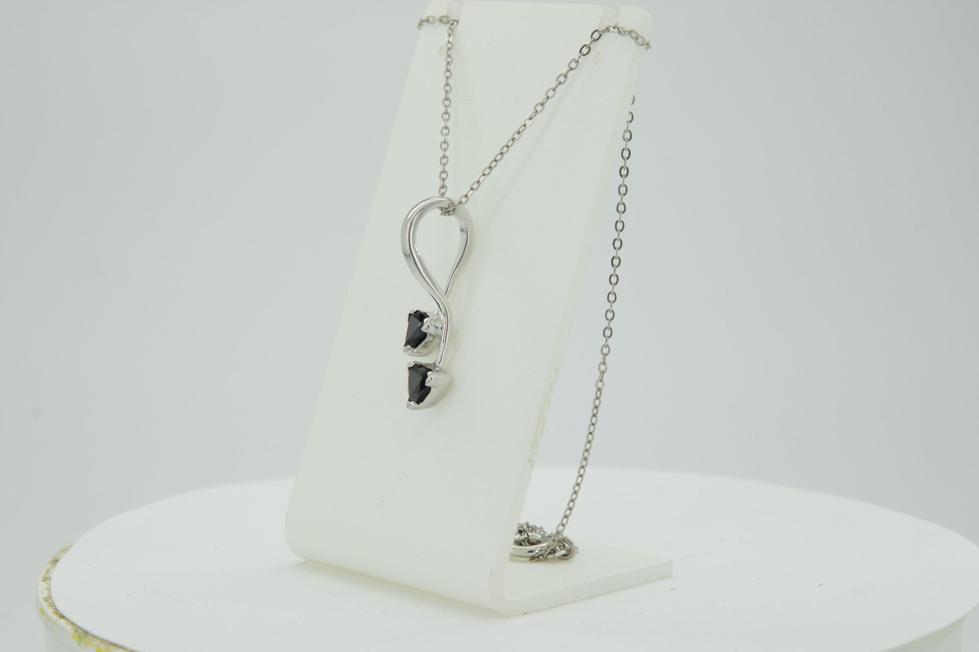 0,85 Carat schwarzer Spinell Anhanger Trillion 925 Silber Collier KetteEdelste