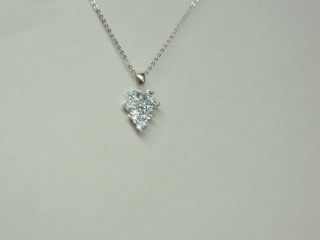 edler 0,8 Carat Blautopas Anhanger Traube 925 Silber sky blue Topas Collier Kette