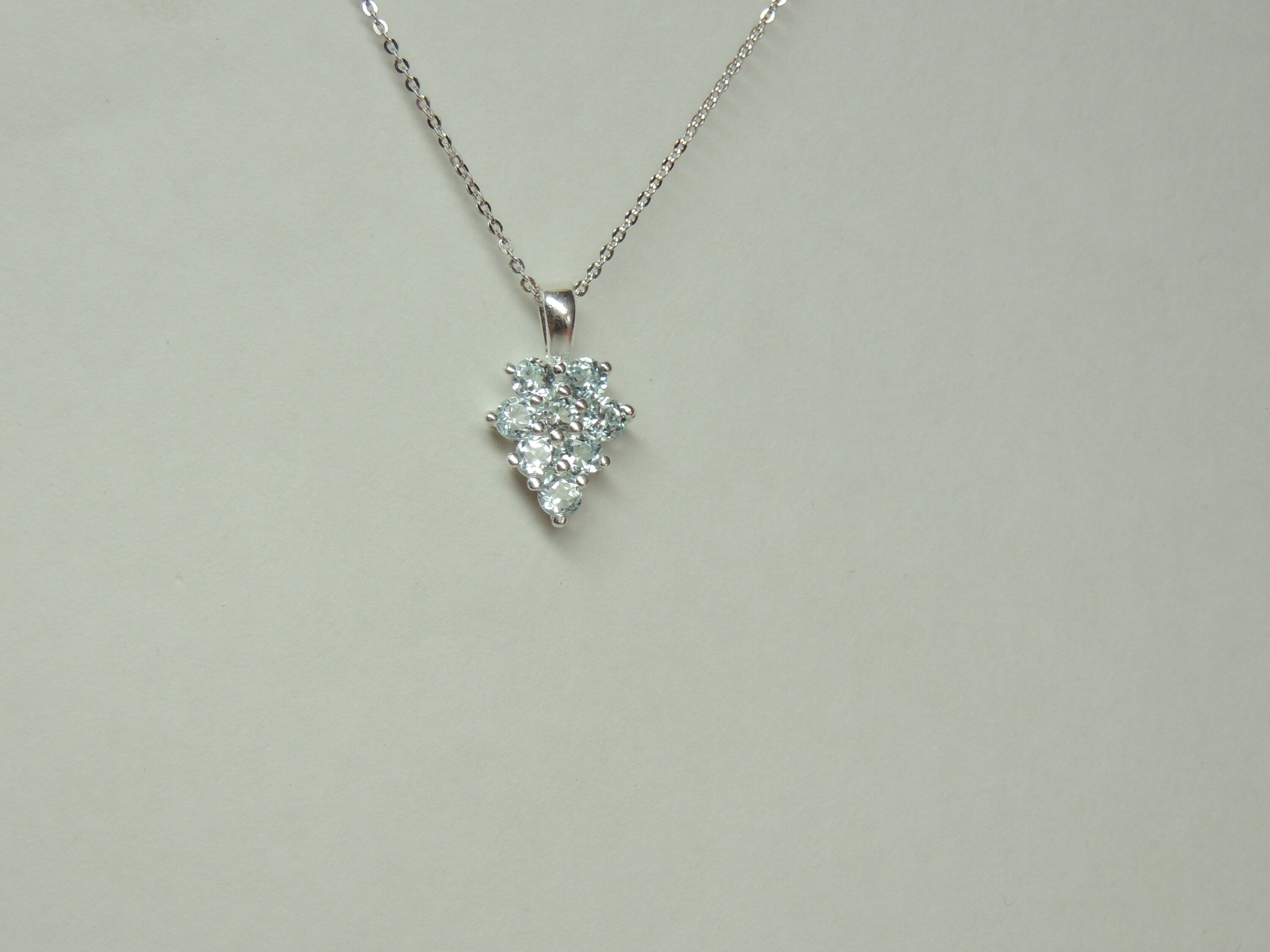 edler 0,8 Carat Blautopas Anhanger Traube 925 Silber sky blue Topas Collier Kette