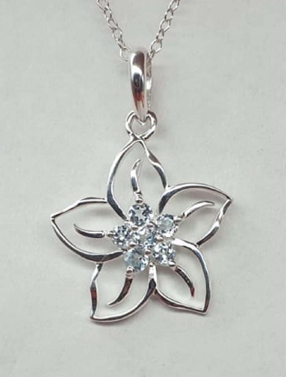 Edler 0,2 Carat Blautopas Blumen Anhanger 925 Silber Collier Kette  sky blue Topas
