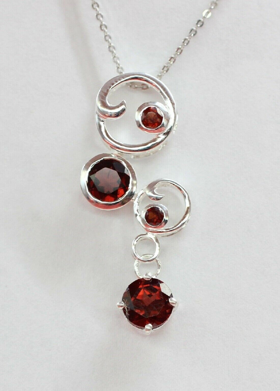 Edler 2,2 Carat Granat Anhanger 925 Silber Collier Kette blutroder Granat