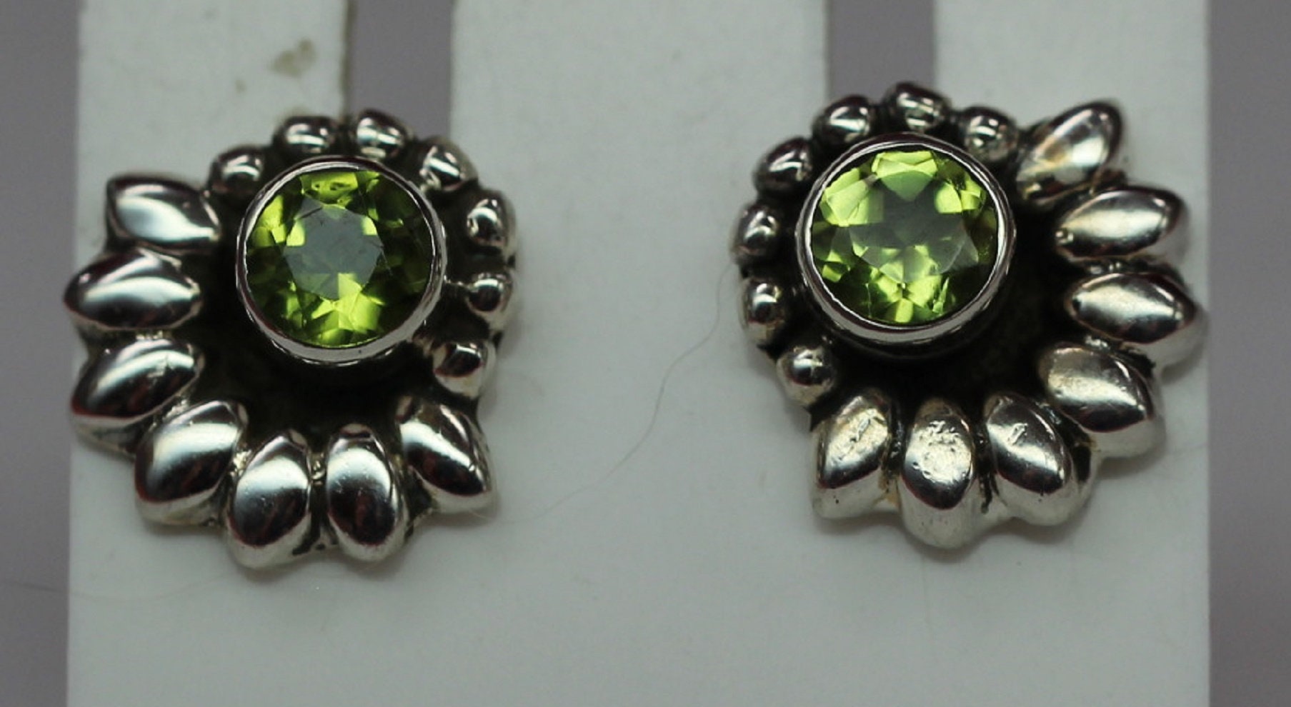 Edler 0,5 Carat Peridot Ohrstecker Olivin 925 Silber Ohrschmuck Ohrring Top Edel