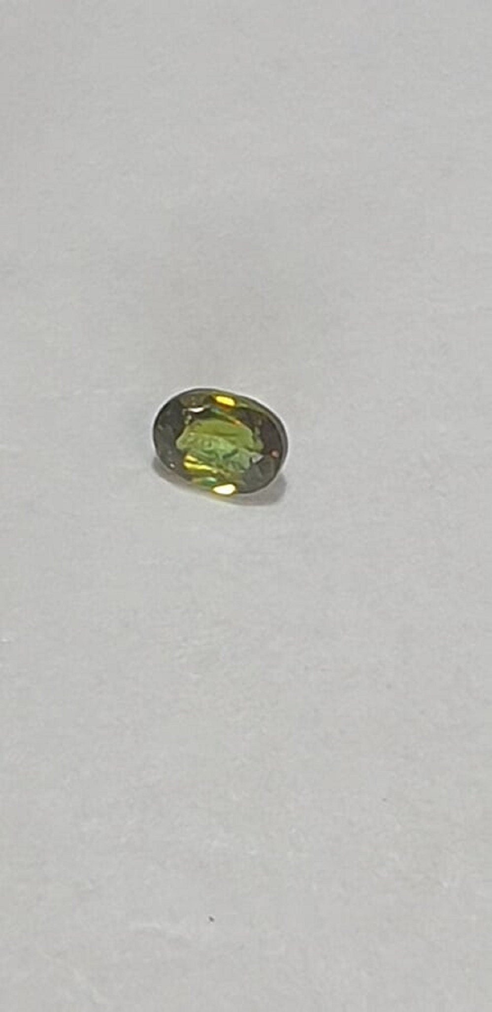 0,42 Carat sehr seltener grüner Sphen VS - SI Qualitat aus Sri Lanka Ovalschliff