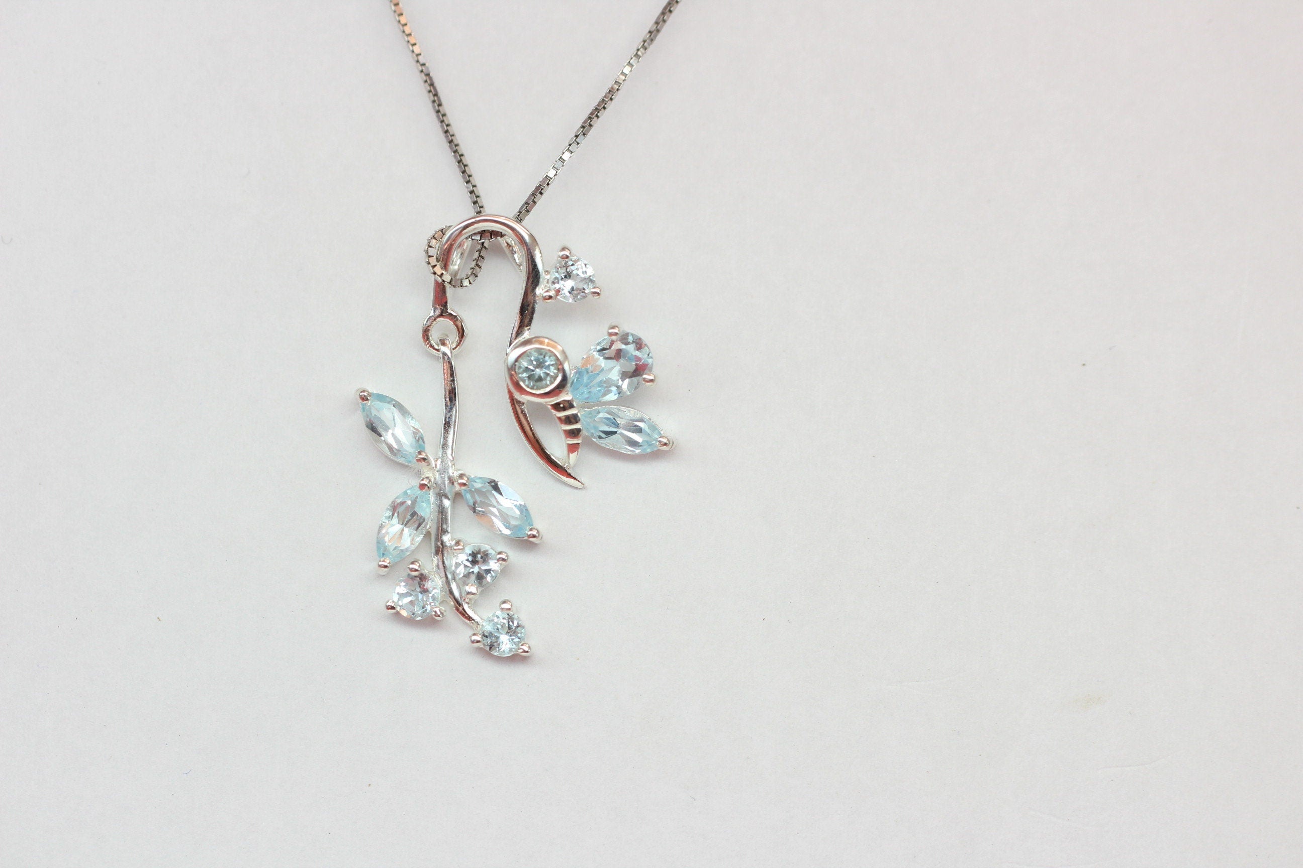Edler 1,36 Carat Blautopas Libellen Blumen Anhanger 925 Silber Collier Kette Top