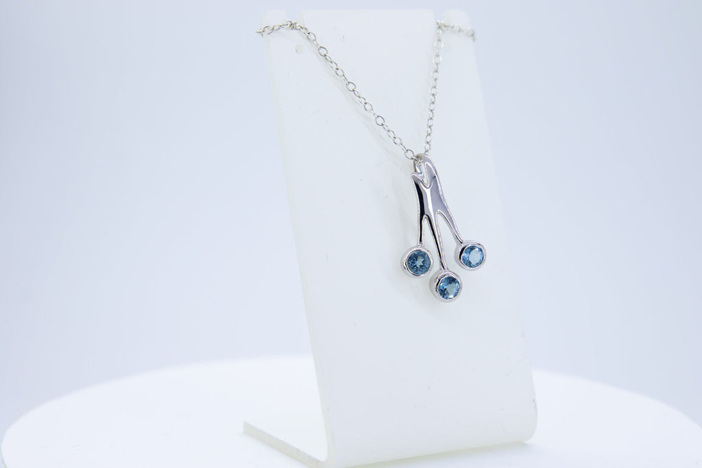 0,9 Carrat Blautopas Design Anhanger 925  Silber Collier Kette himmelblauer Topas
